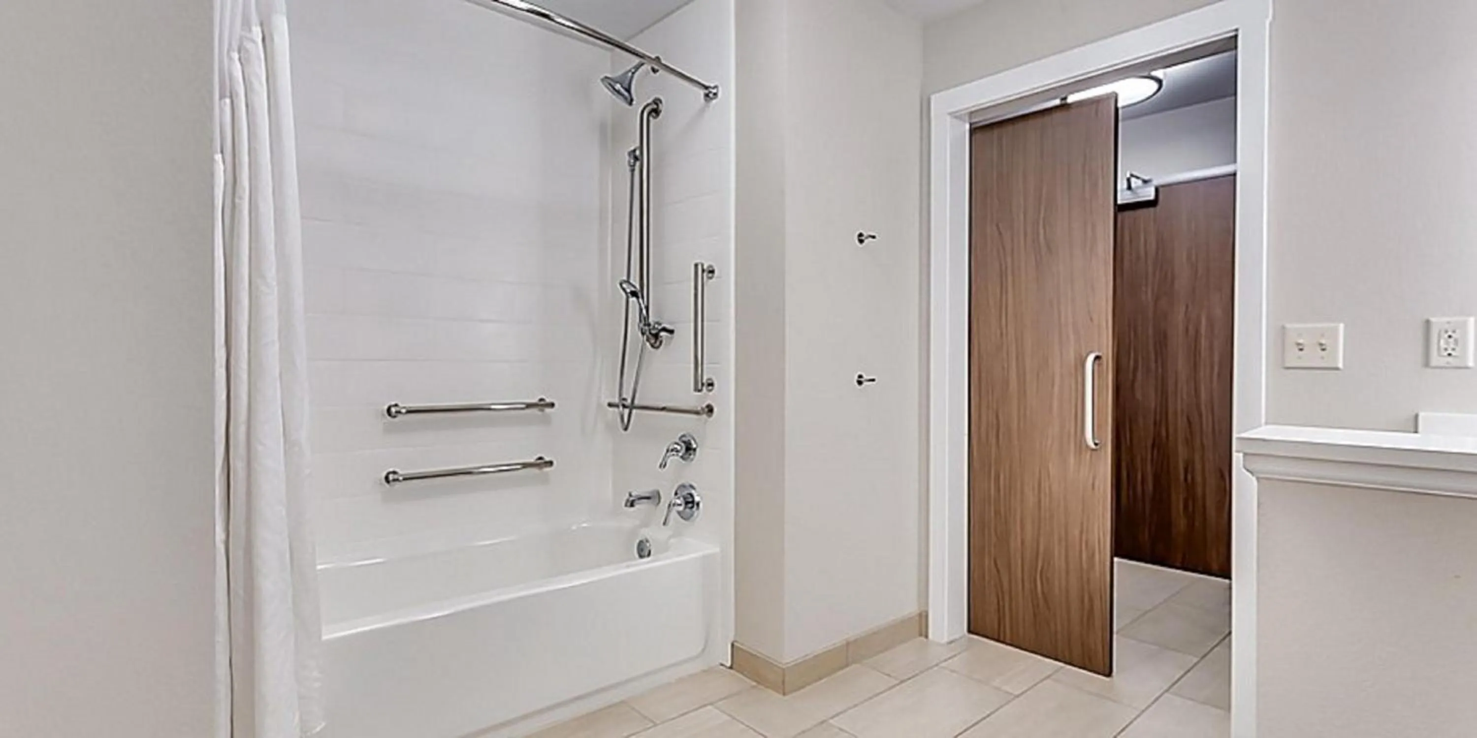 Bathroom in Holiday Inn Express & Suites - Brighton by IHG