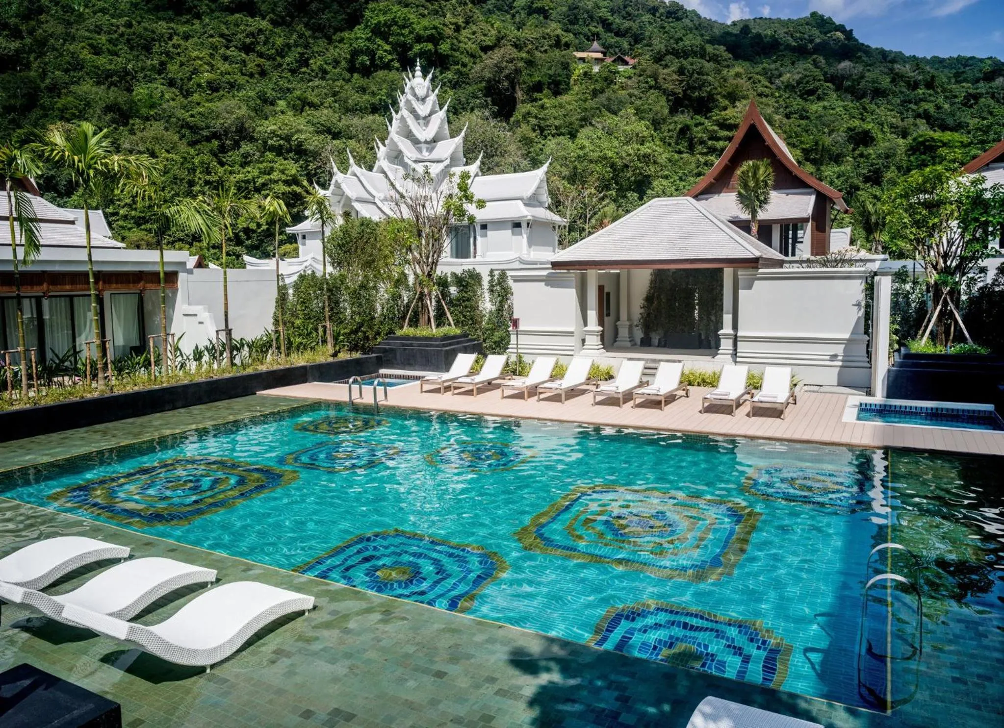 Swimming pool in InterContinental Phuket Resort by IHG