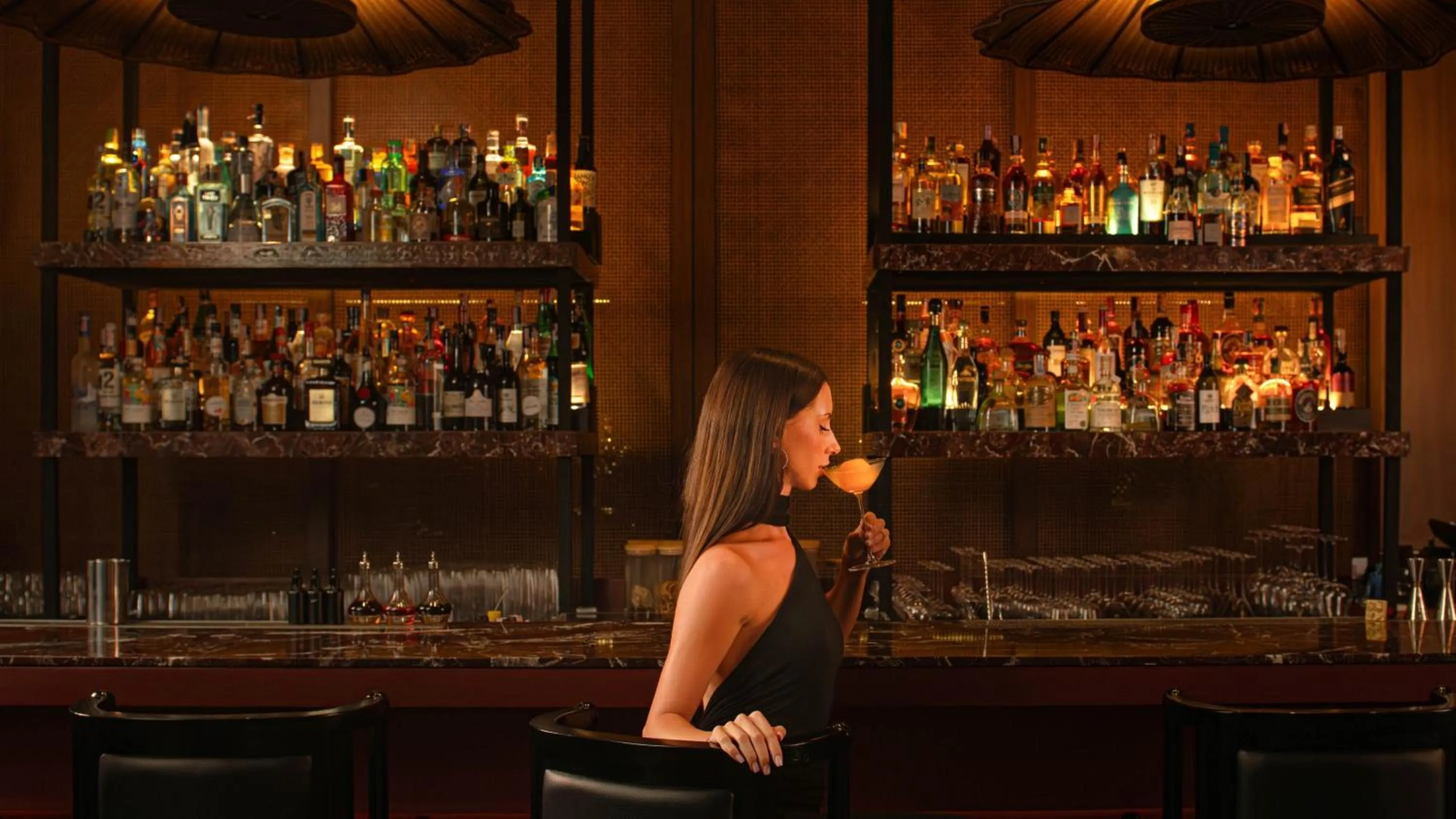 Lounge or bar in InterContinental Phuket Resort by IHG