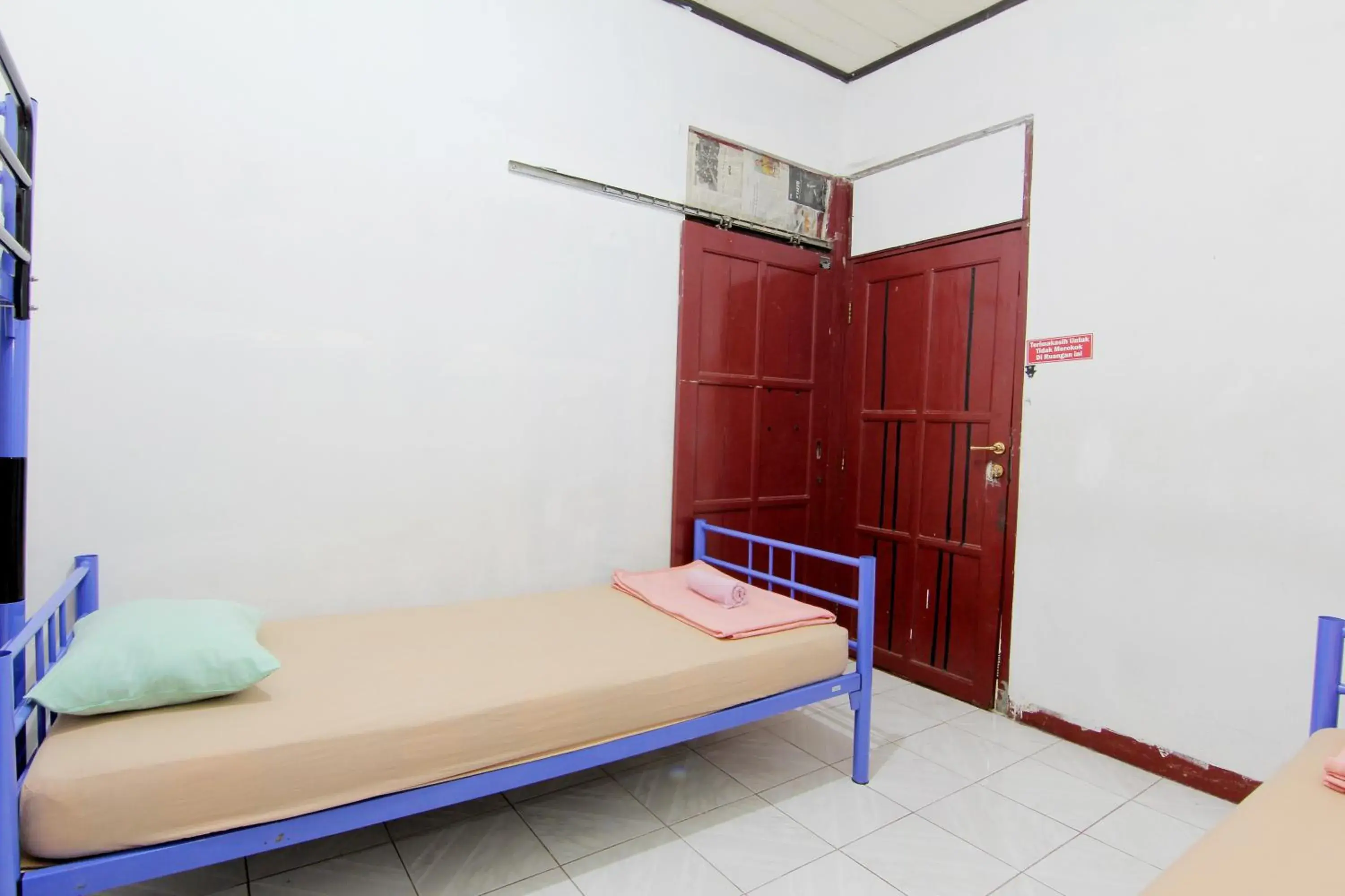 Standard Twin Room with Shared Bathroom in Arjuna Hostel Standard Twin Room with Shared Bathroom in Arjuna Hostel