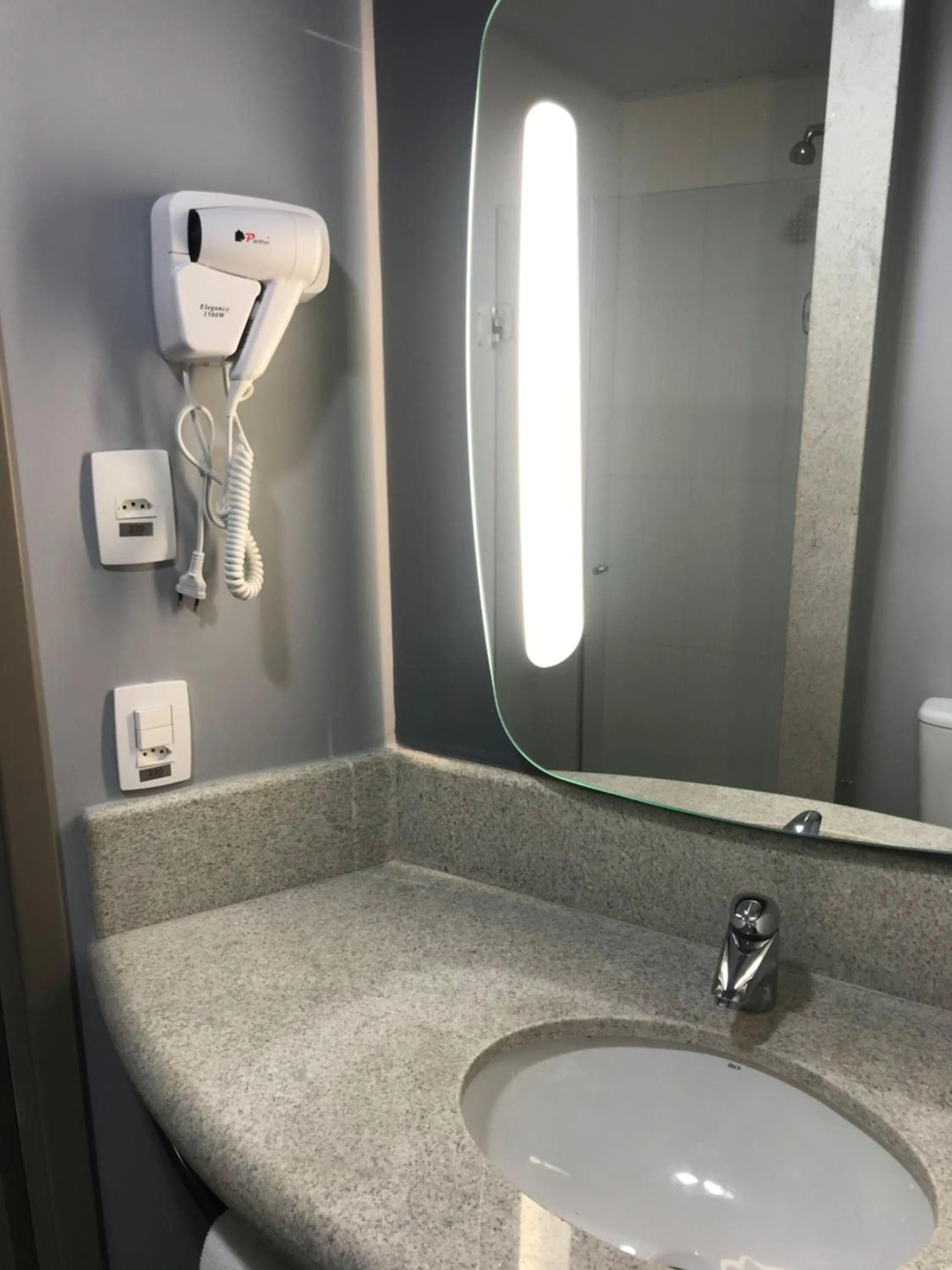 Shower in ibis Parauapebas