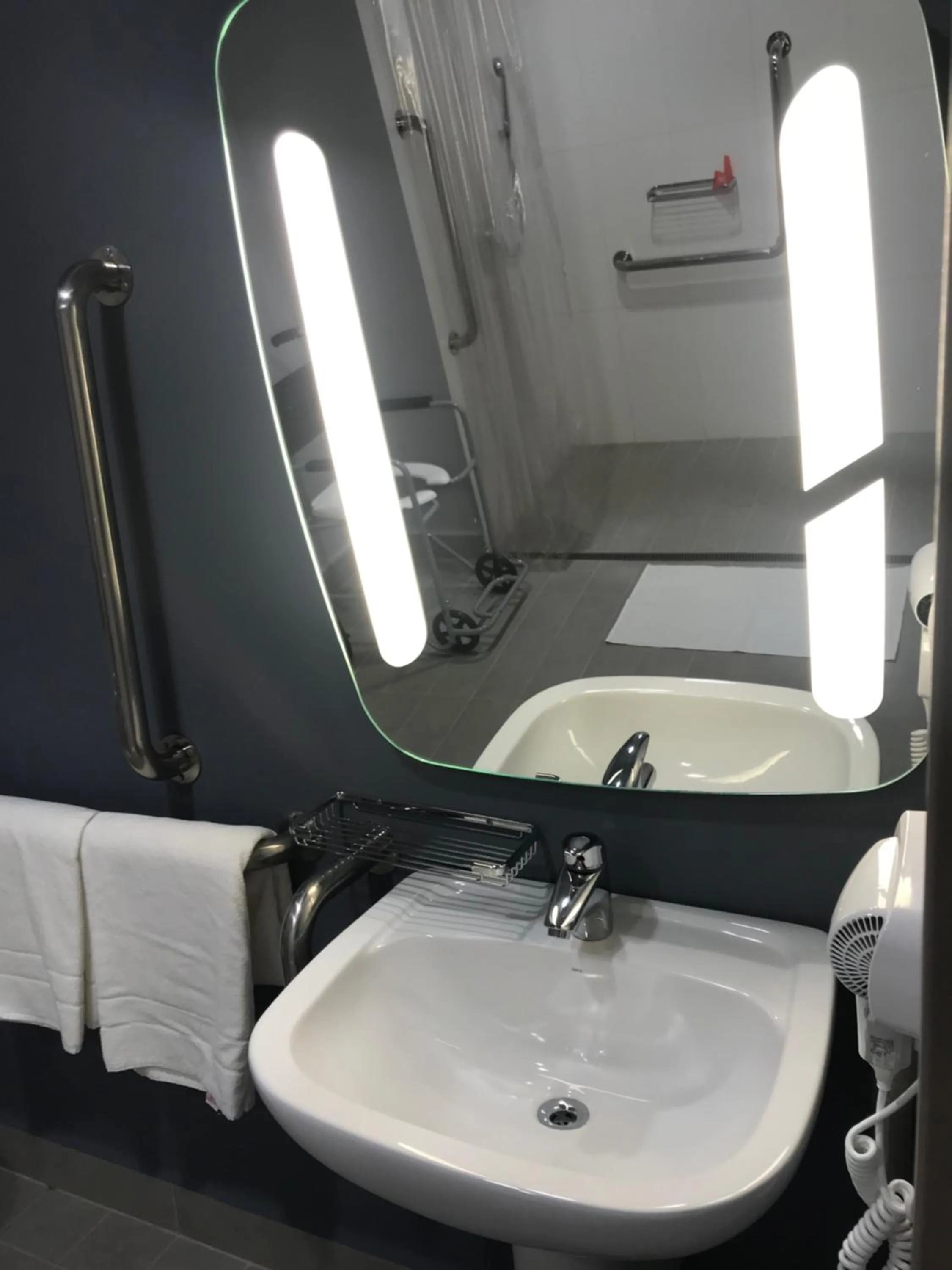 Bathroom in ibis Parauapebas