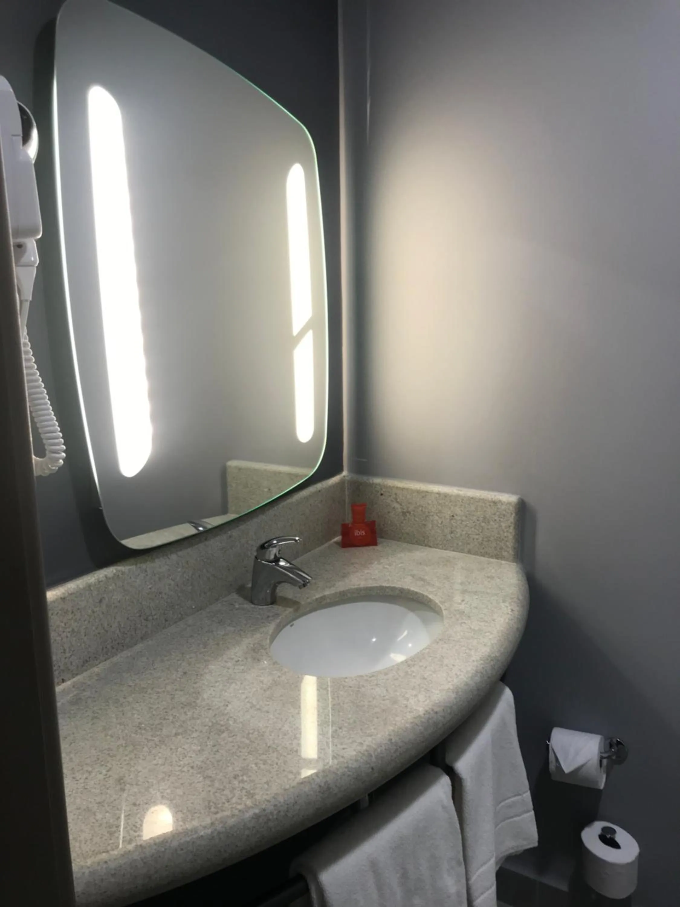 Bathroom in ibis Parauapebas