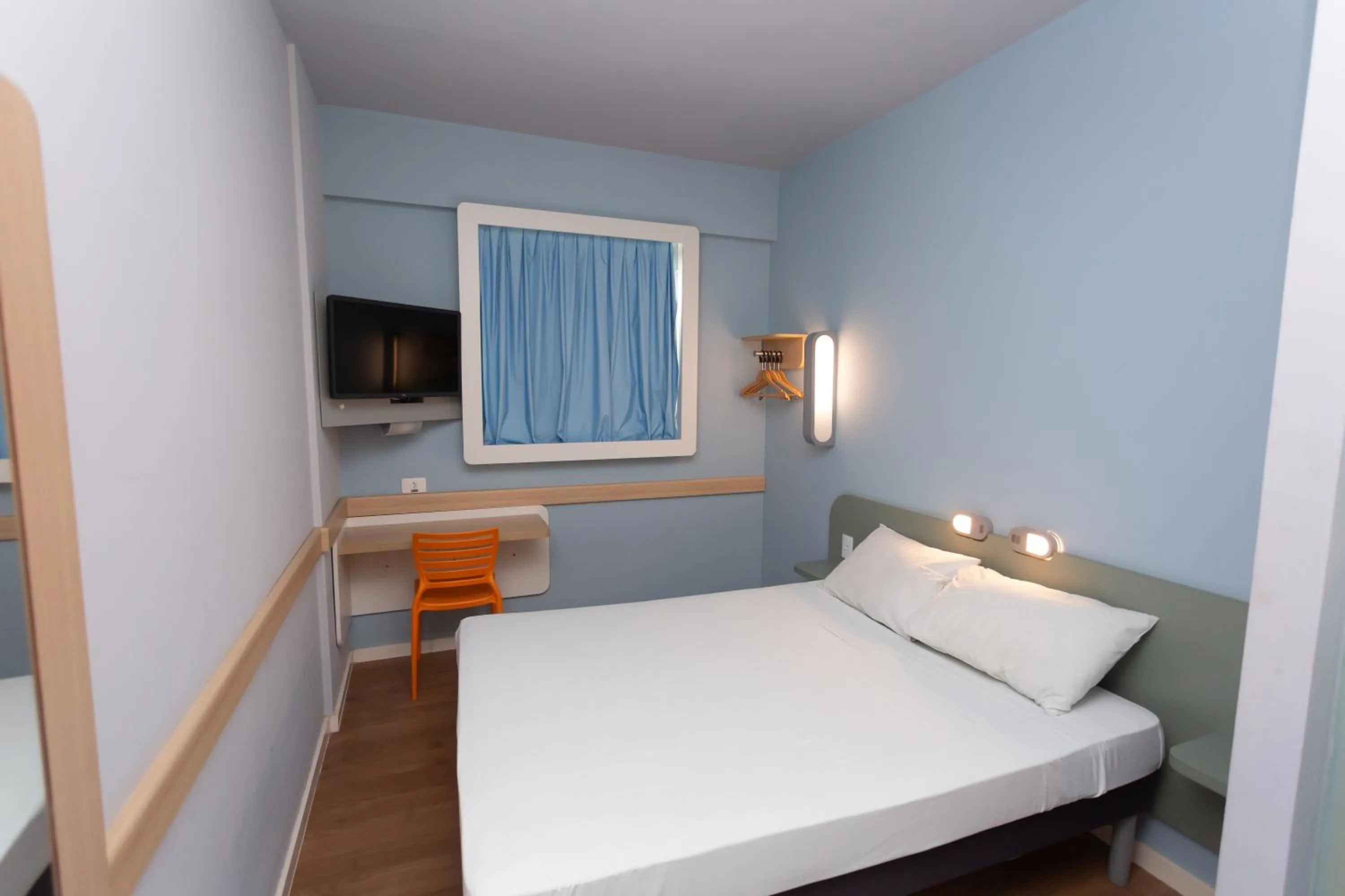 Property building, Bed in ibis budget Parauapebas