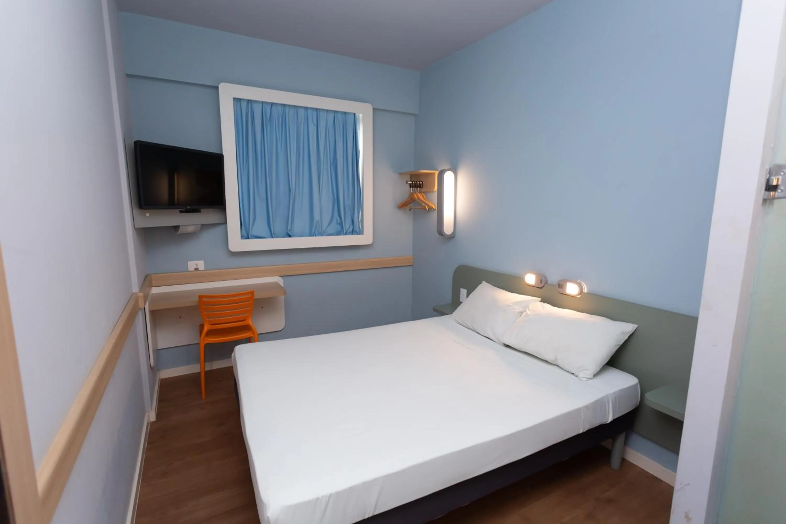 Property building, Bed in ibis budget Parauapebas
