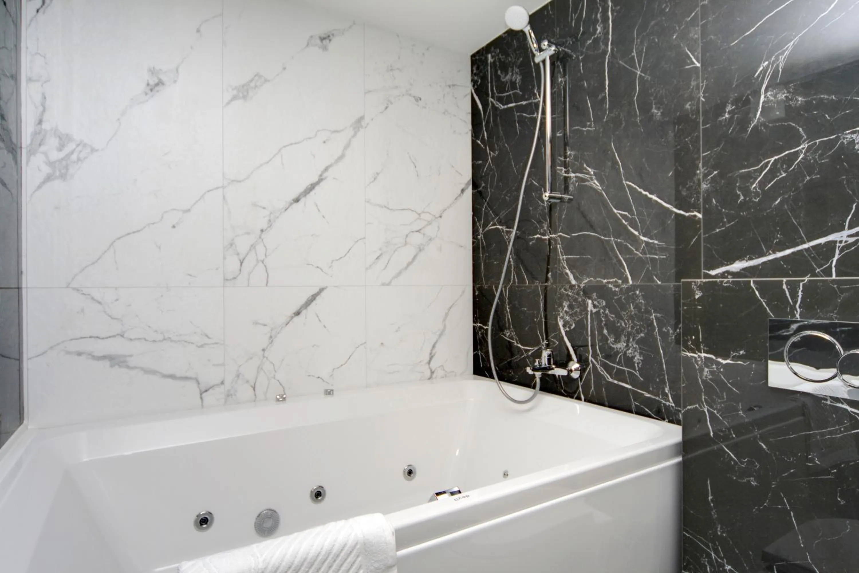 Hot Tub in Arena Summit Apart Hotel