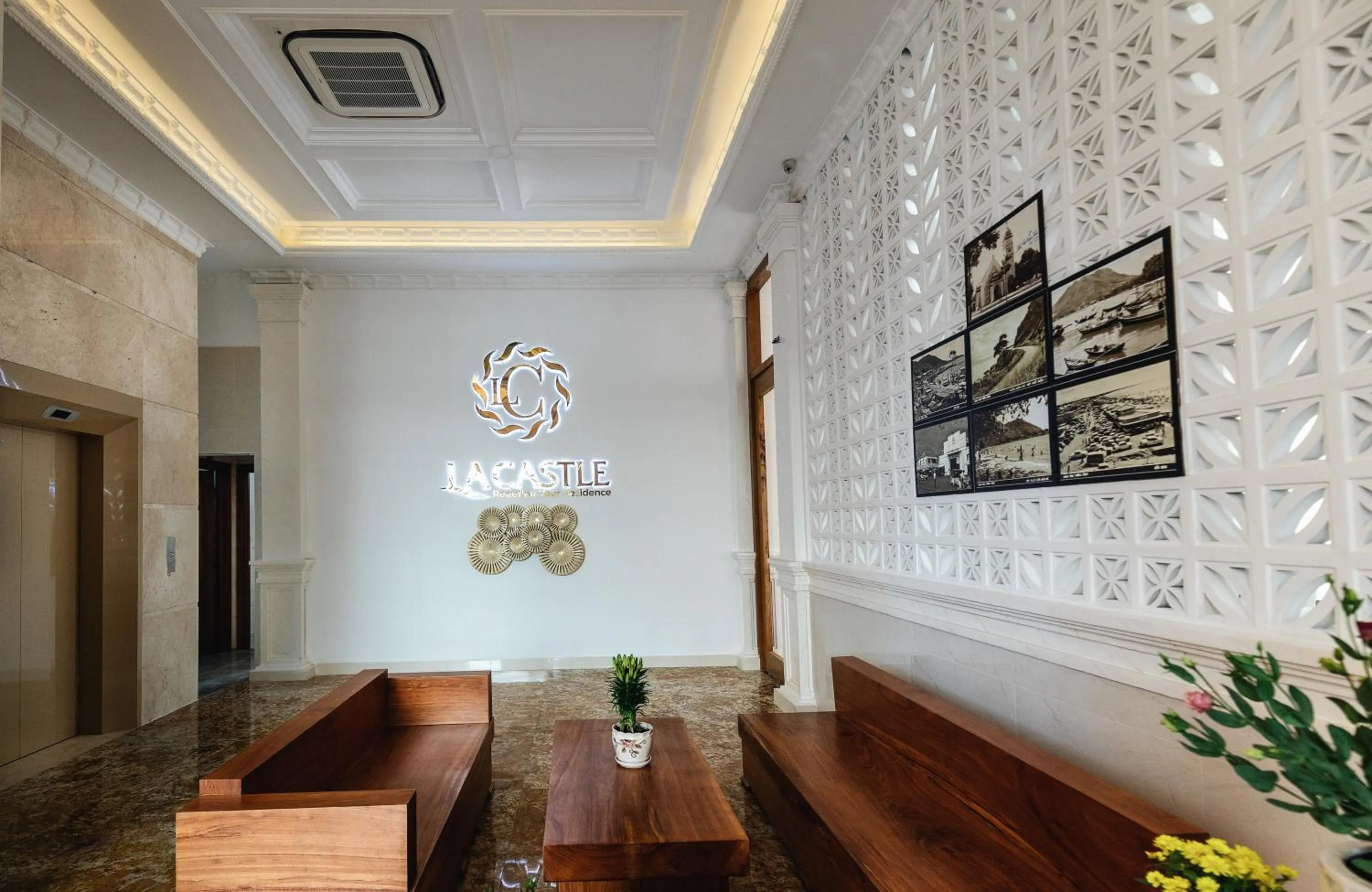 Property logo or sign in La Castle