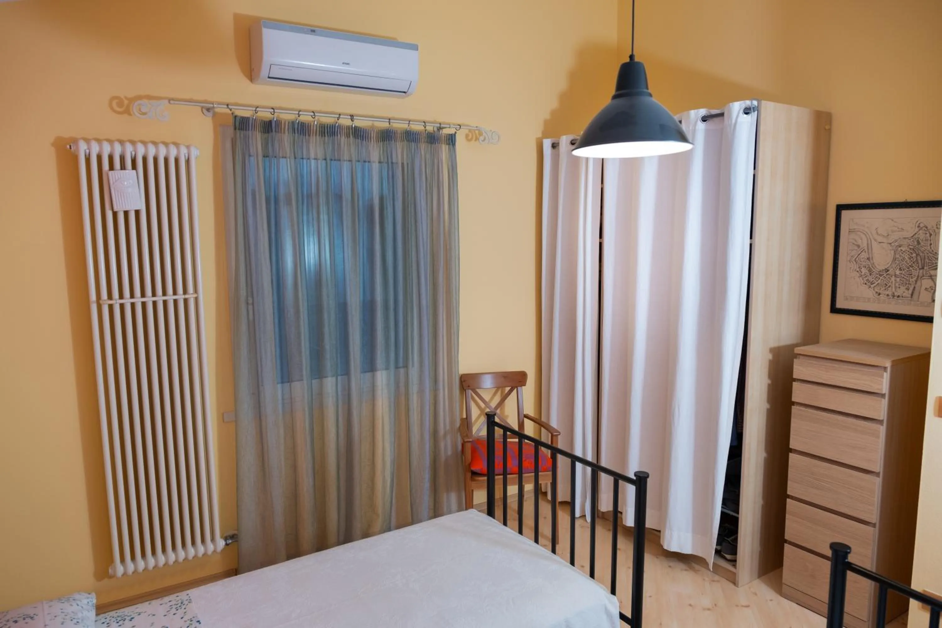 wardrobe, Bed in Rosa Tea B&B