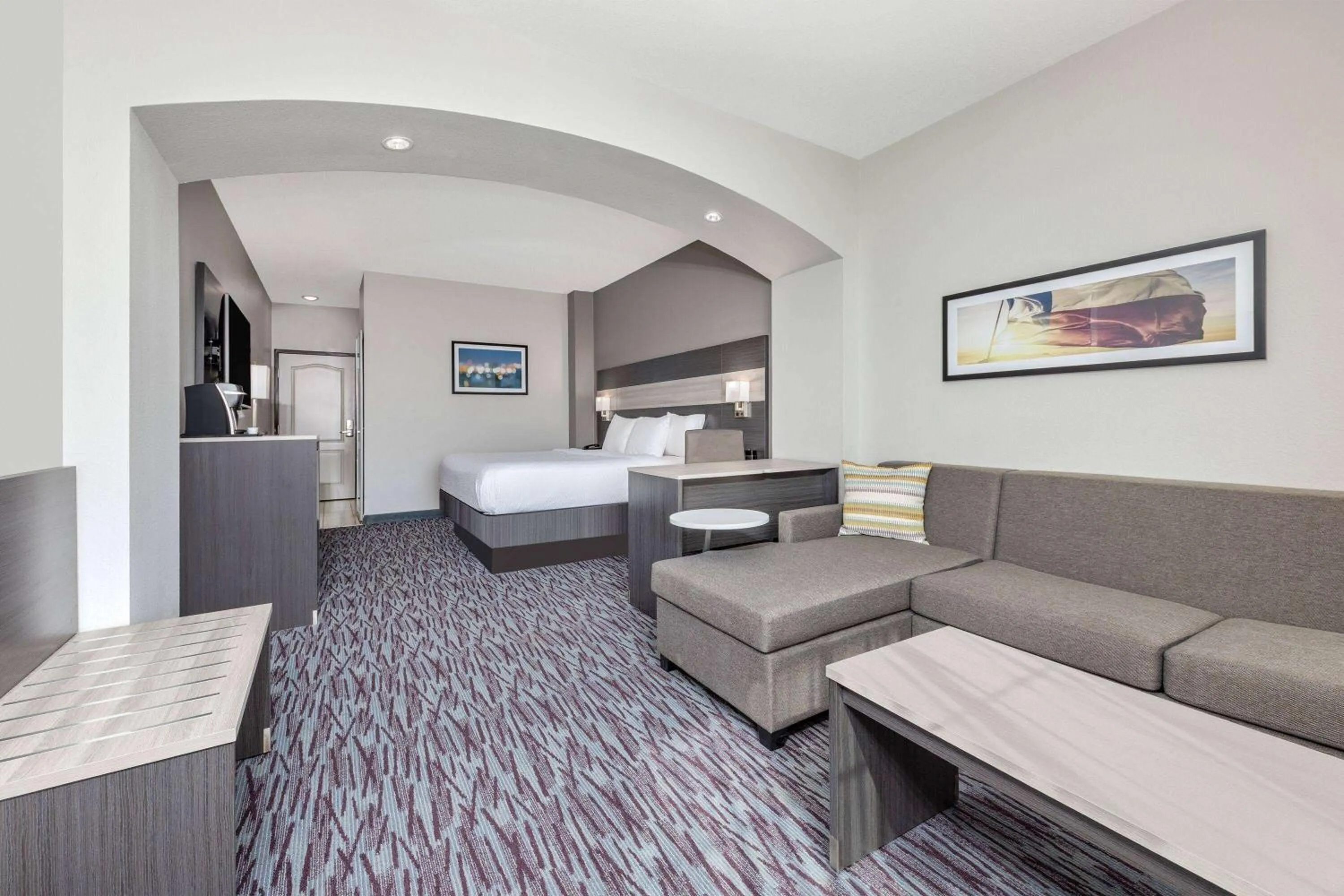 Photo of the whole room, Bed in La Quinta by Wyndham Allen at The Village