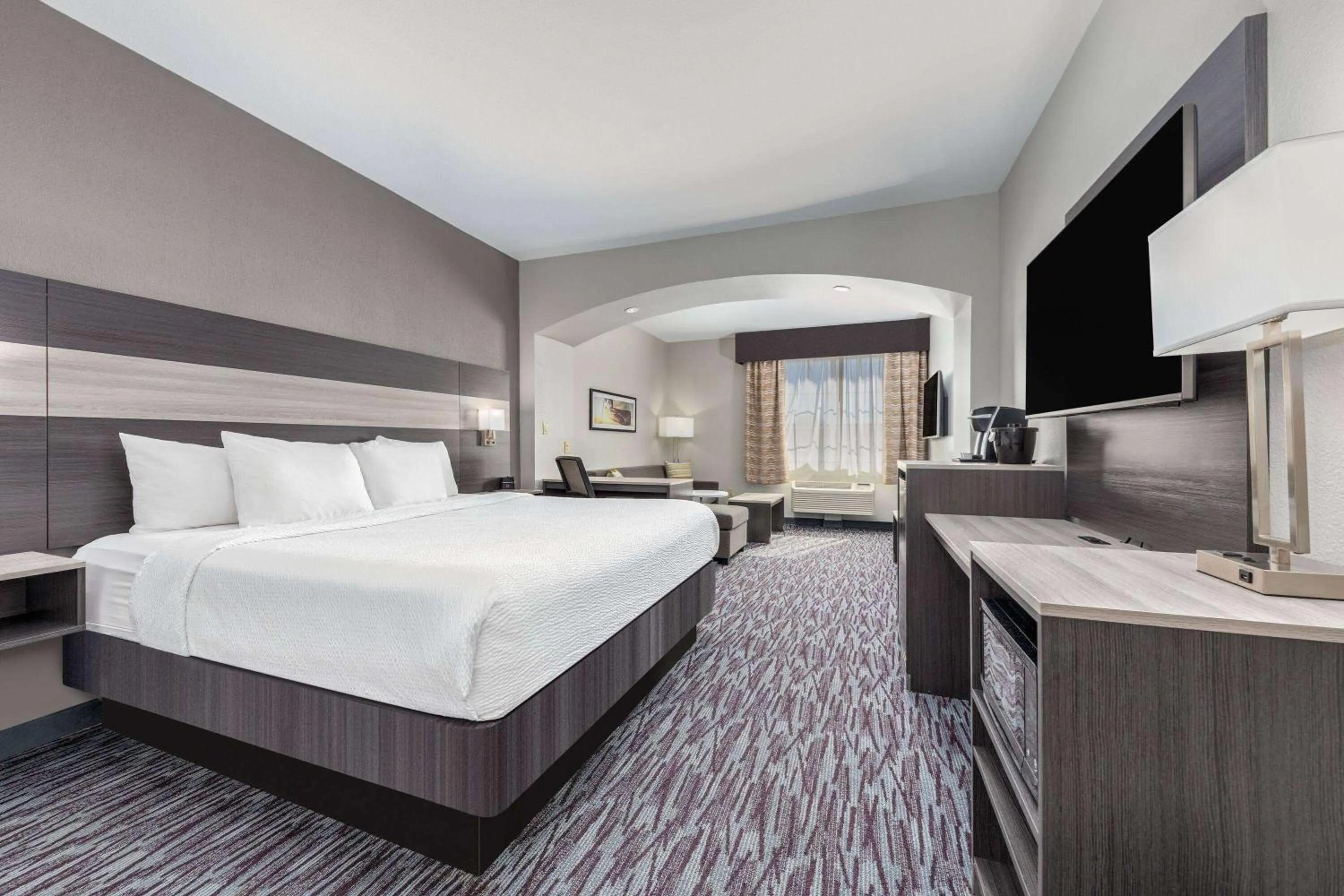 Photo of the whole room, Bed in La Quinta by Wyndham Allen at The Village