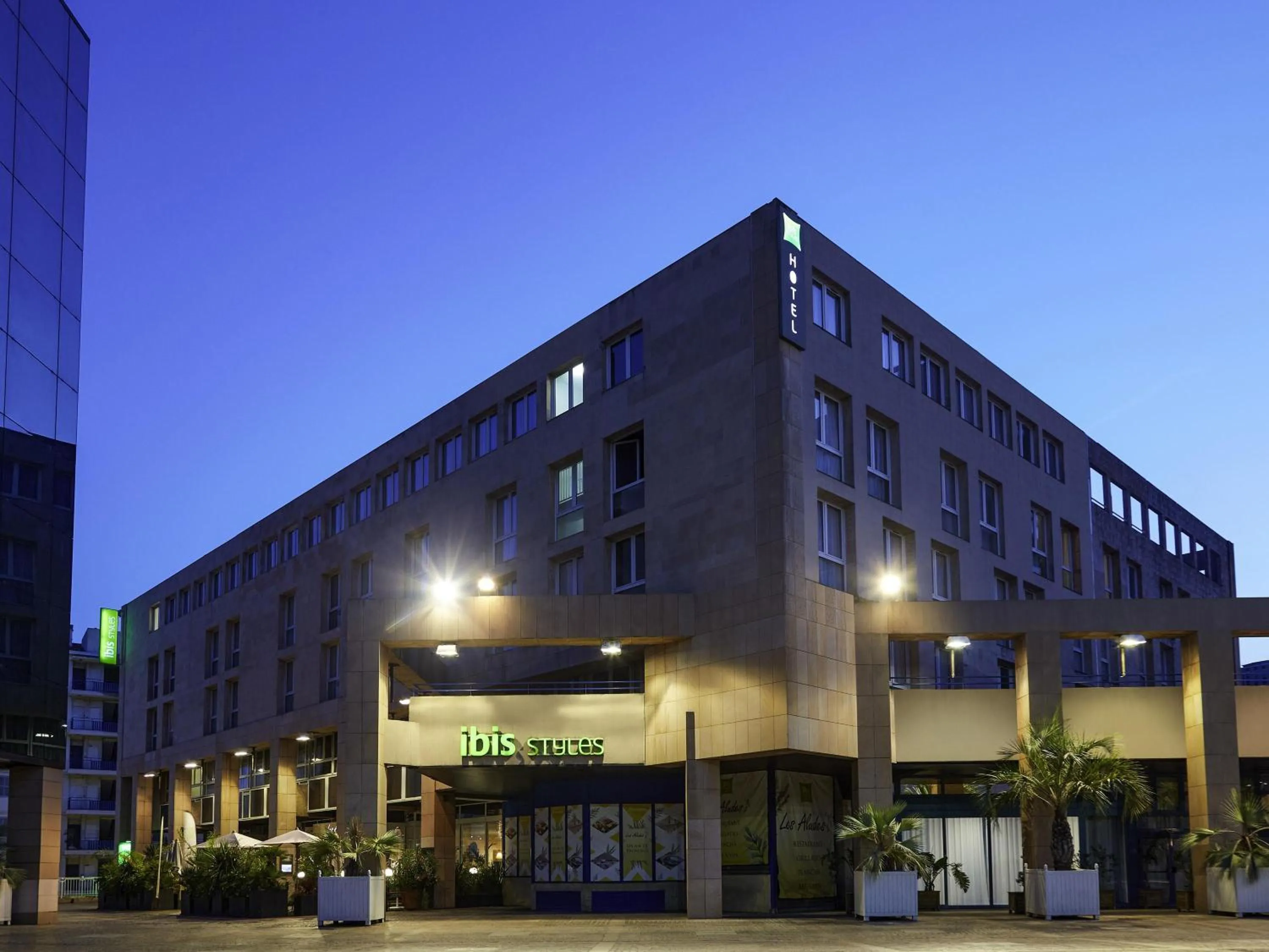 Property building in ibis Styles Toulon Centre Port