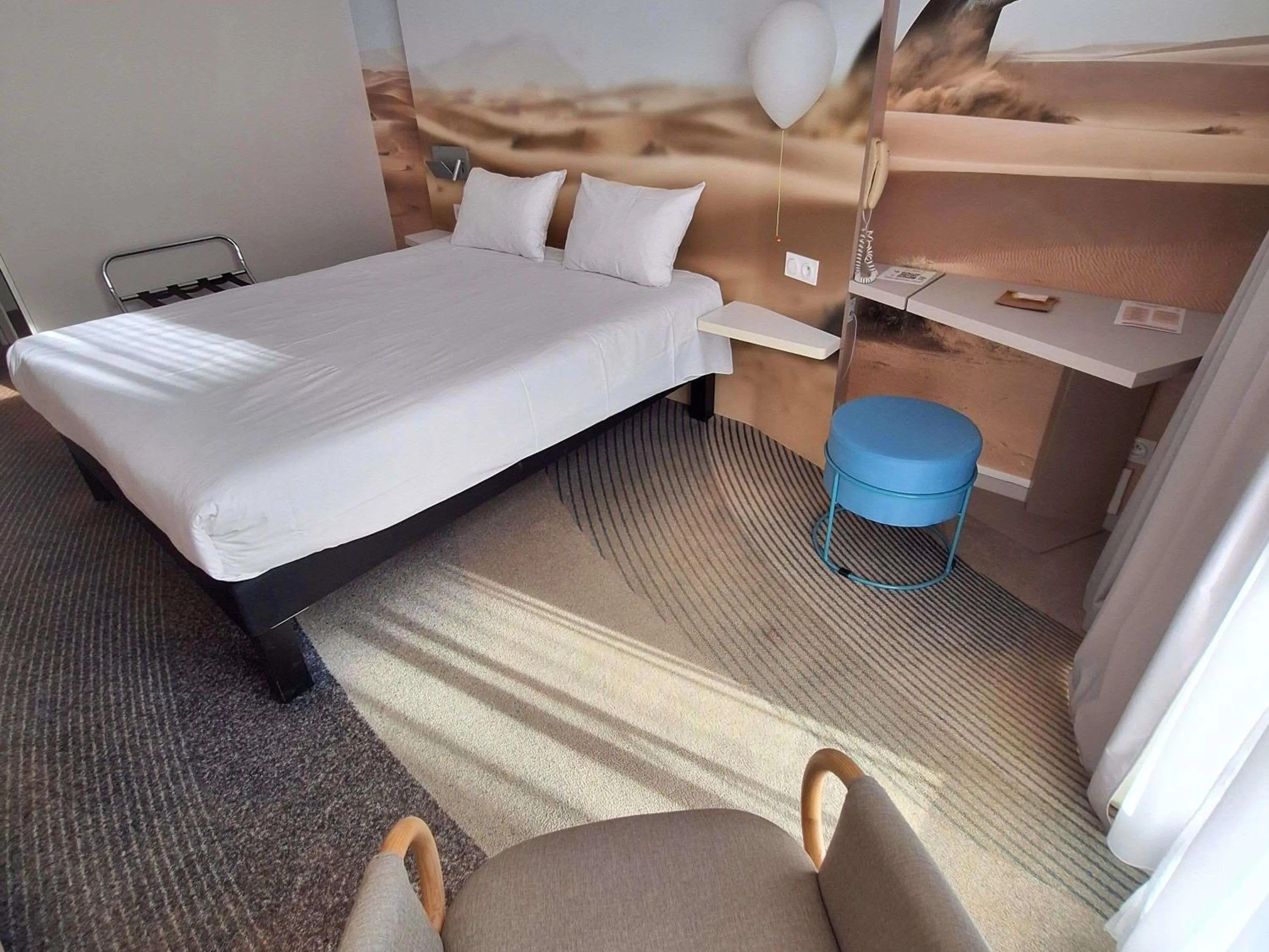 Bedroom, Bed in ibis Styles Toulon Centre Port