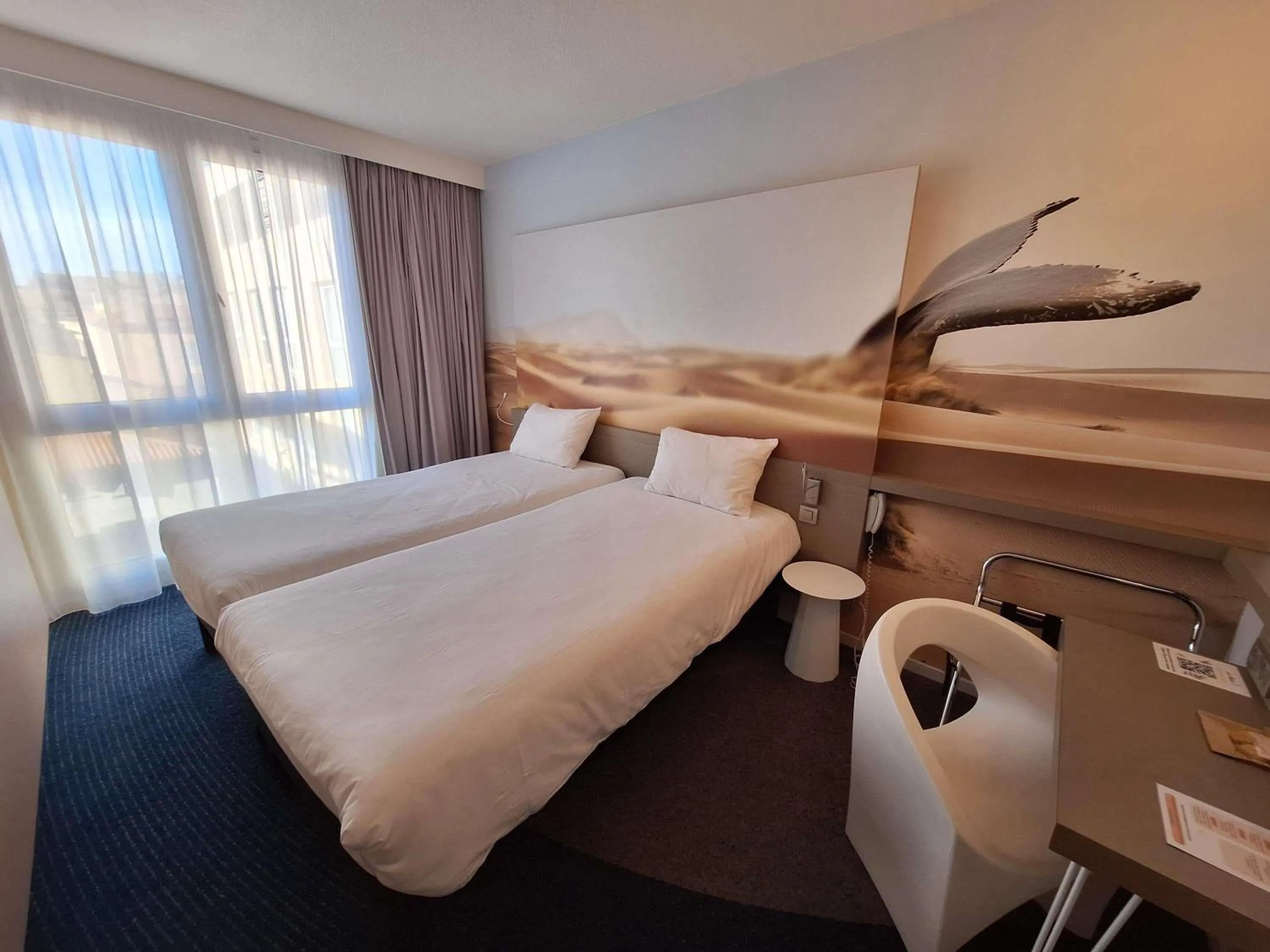 Bedroom, Bed in ibis Styles Toulon Centre Port