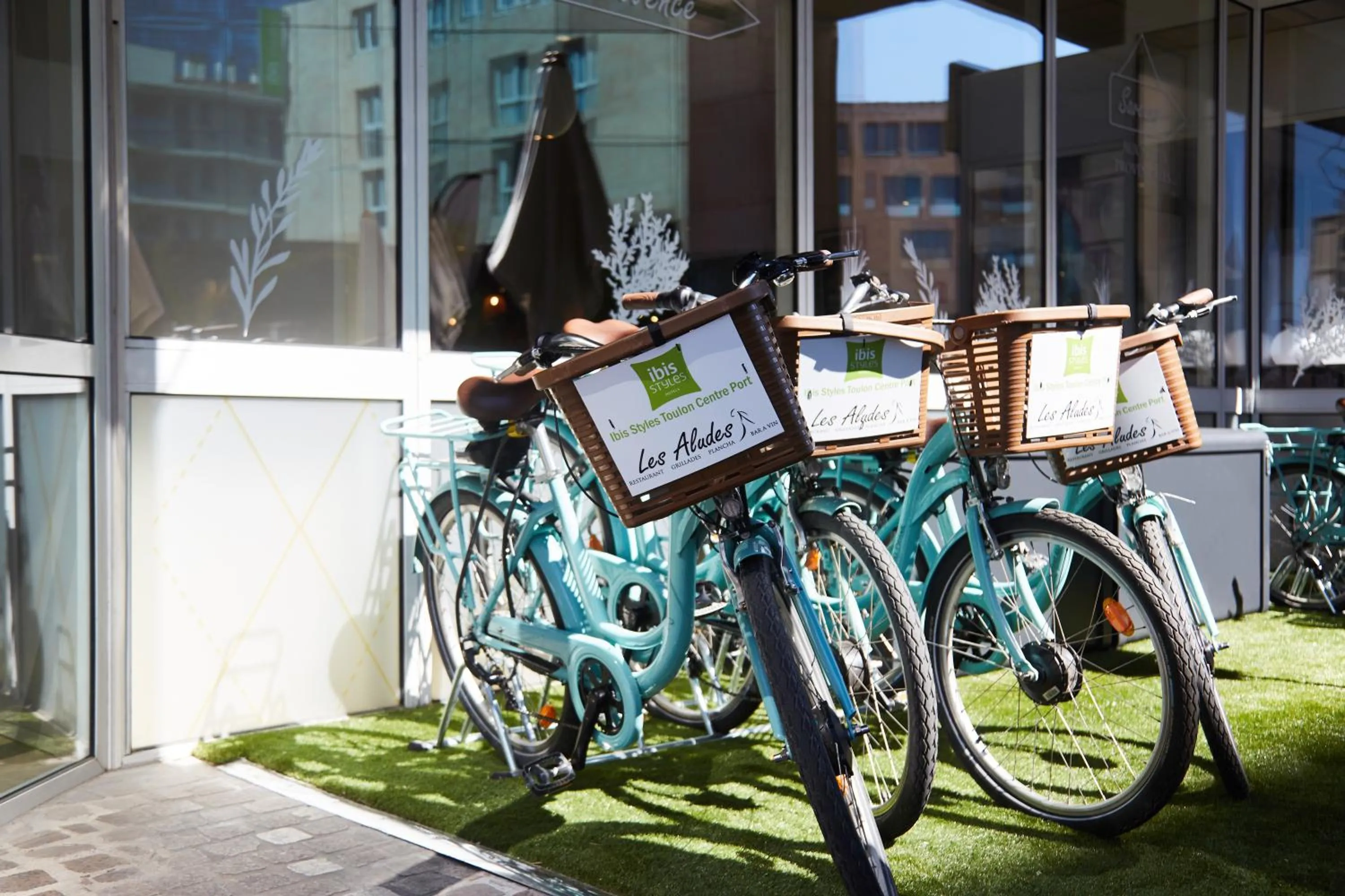 Cycling in ibis Styles Toulon Centre Port