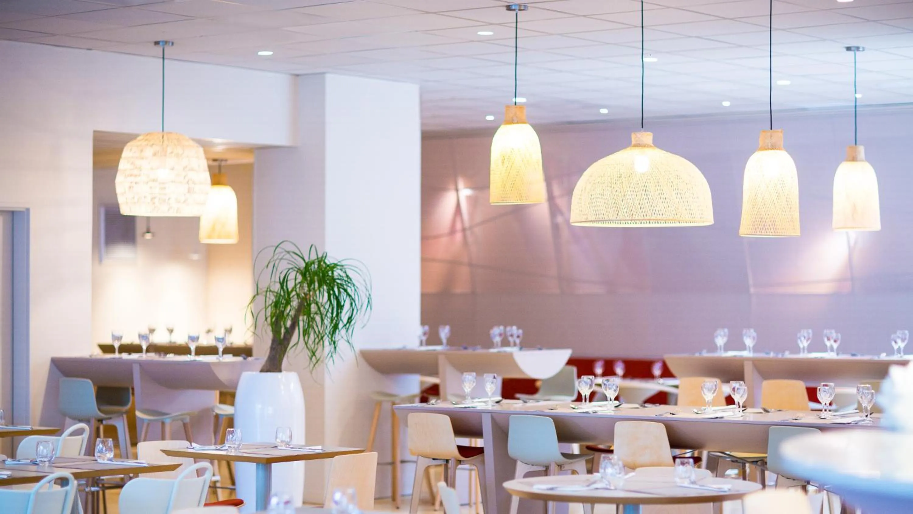Restaurant/places to eat in ibis Styles Toulon Centre Port