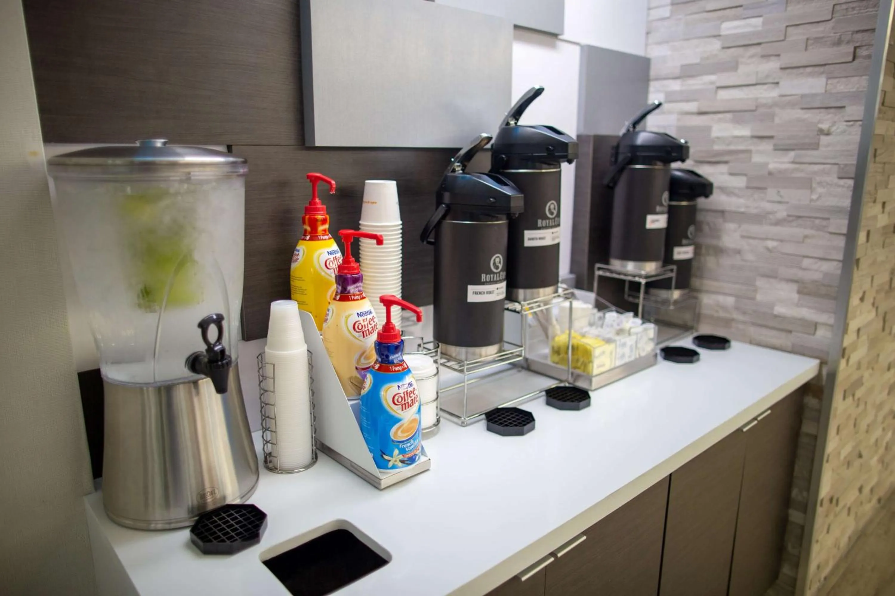 Restaurant/places to eat in La Quinta by Wyndham Houston East at Normandy