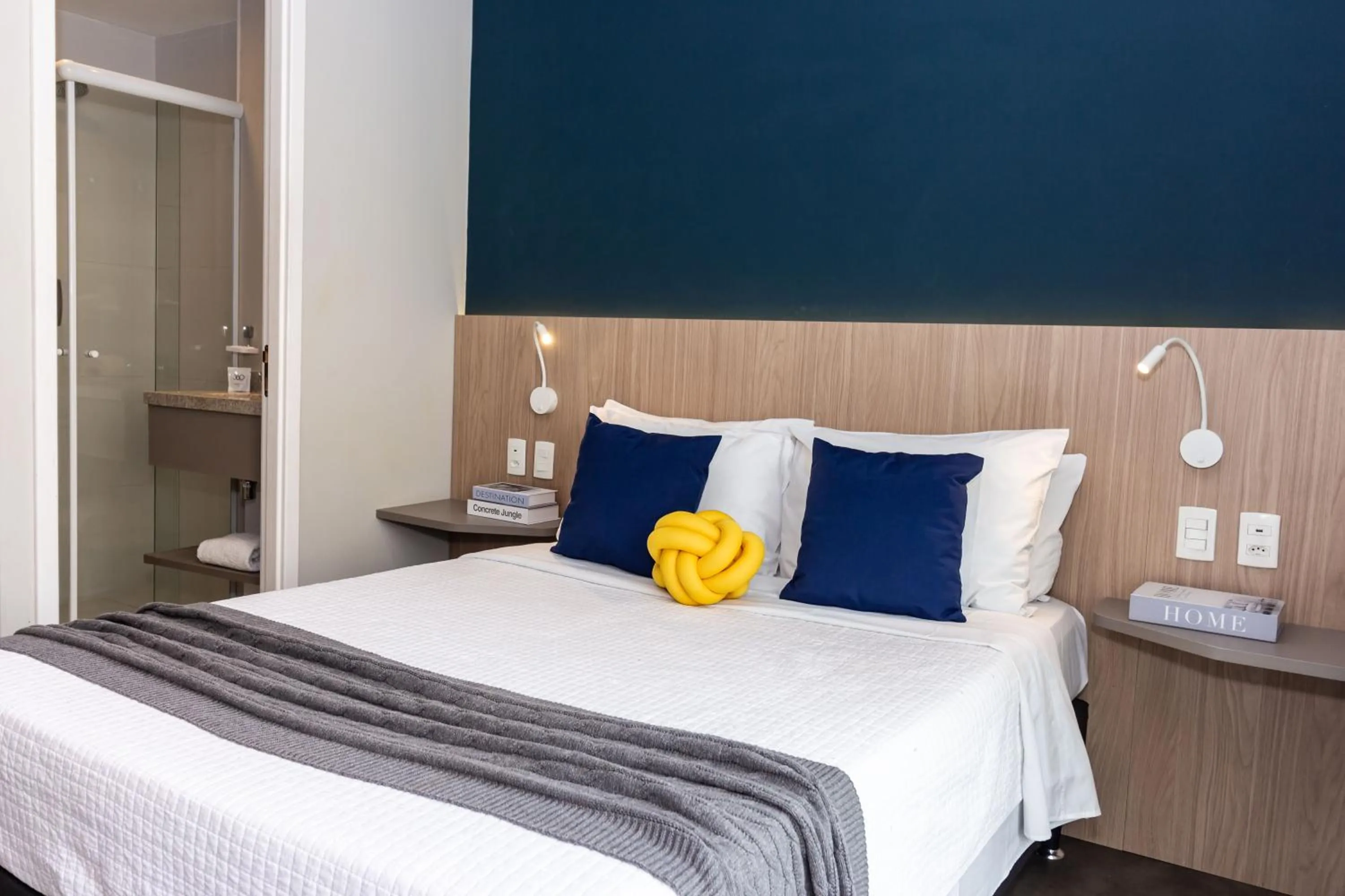 Bedroom, Bed in 360 Luz