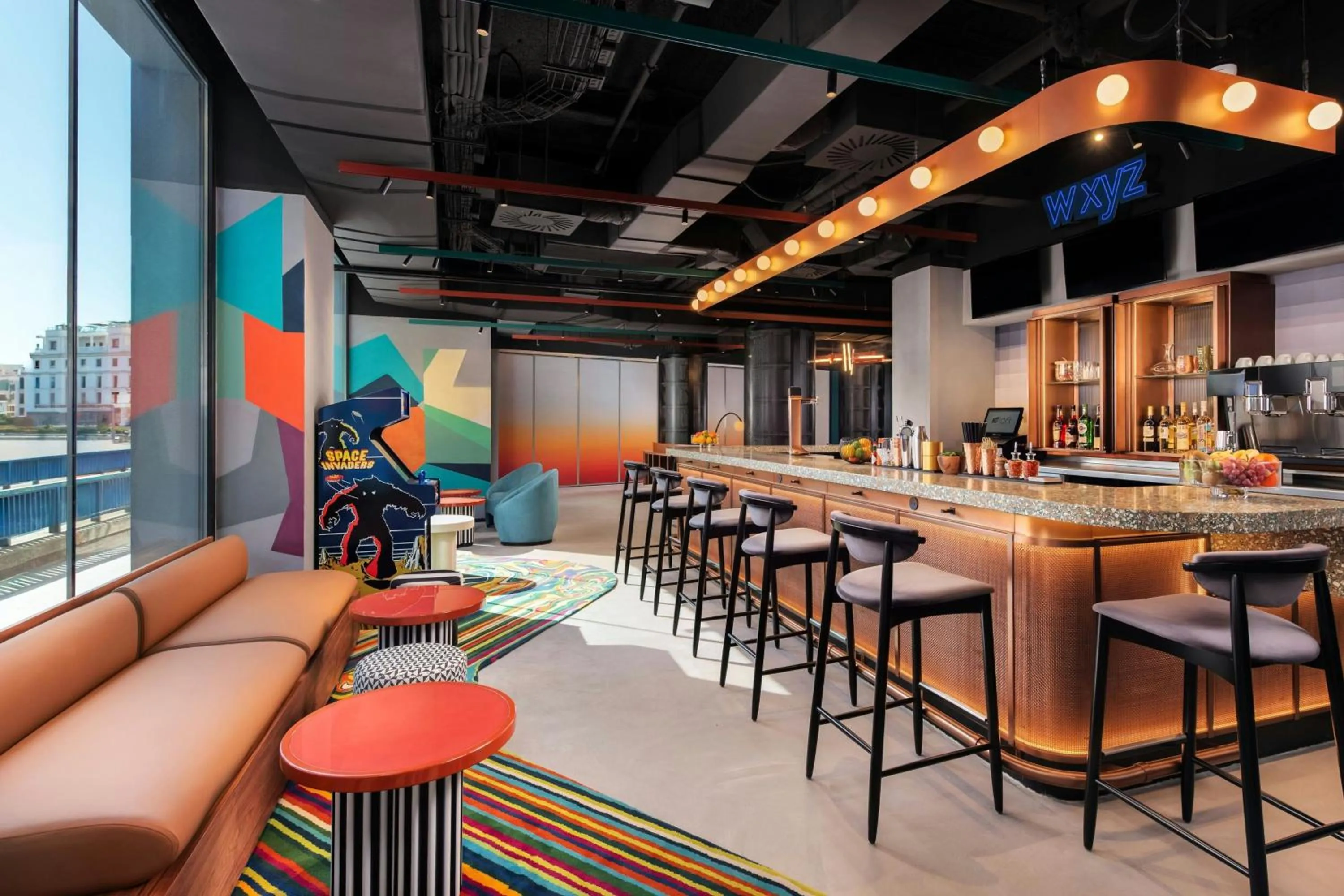 Lounge or bar in Aloft Madrid Gran Via