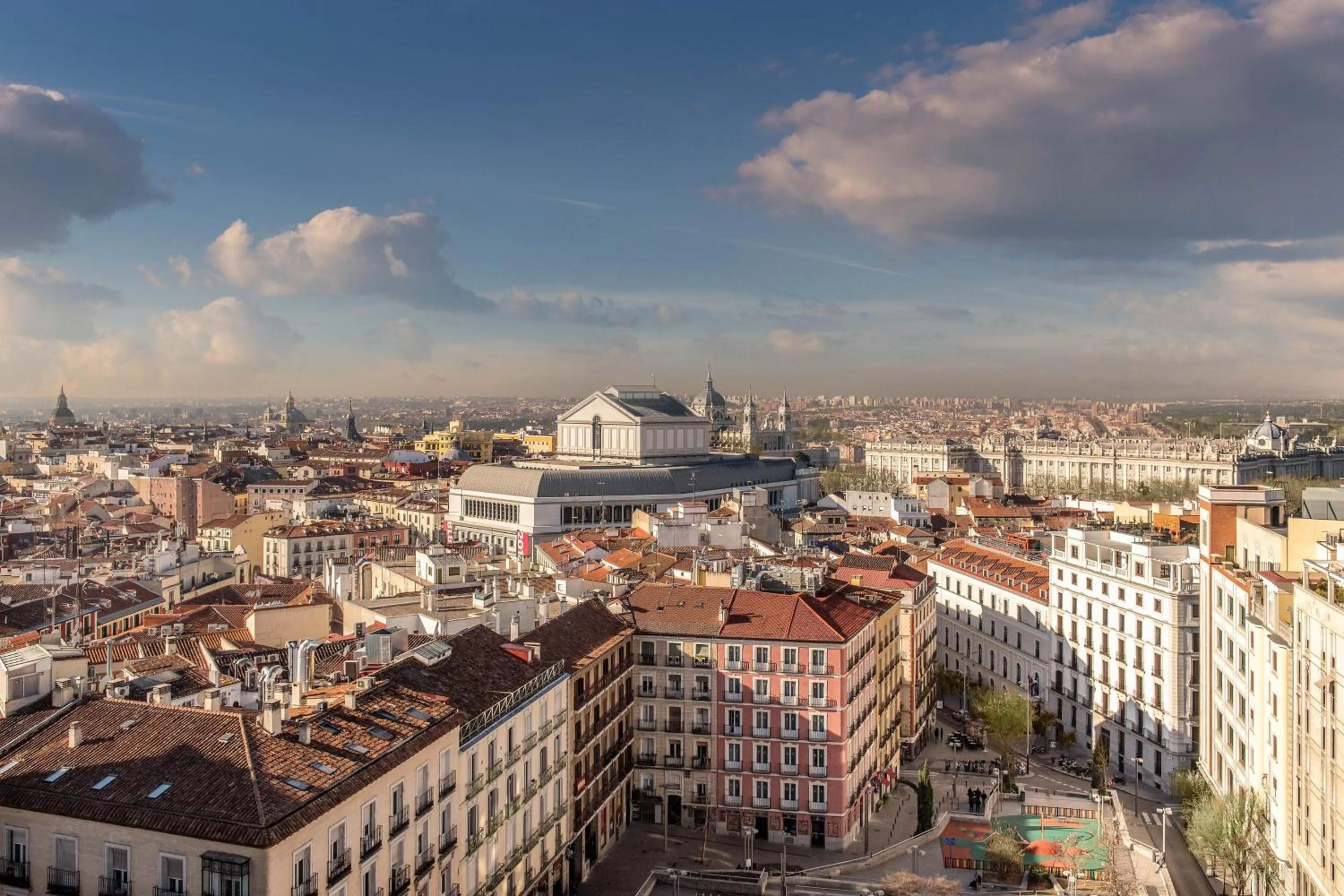 Photo of the whole room in Aloft Madrid Gran Via