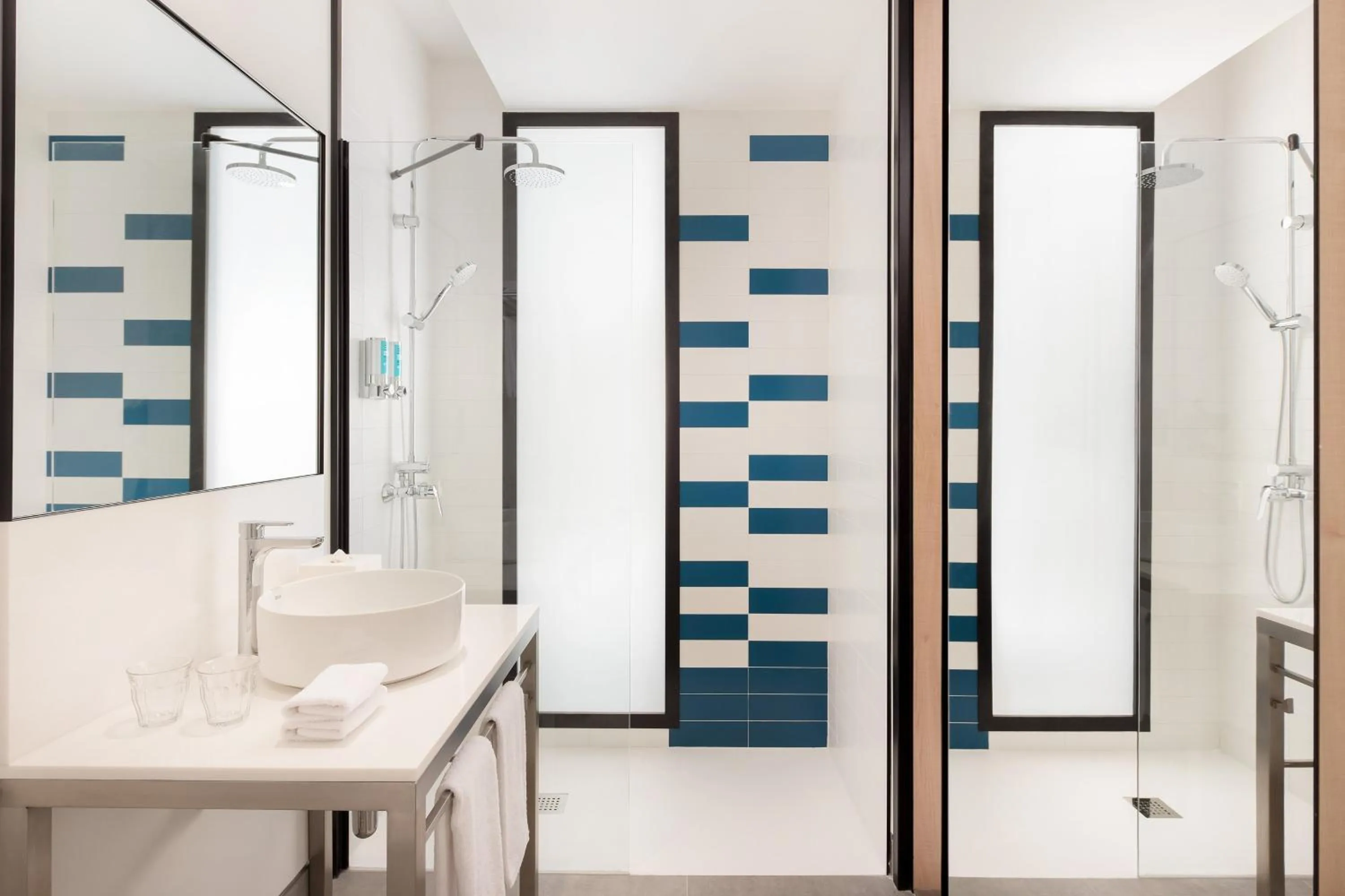 Bathroom in Aloft Madrid Gran Via