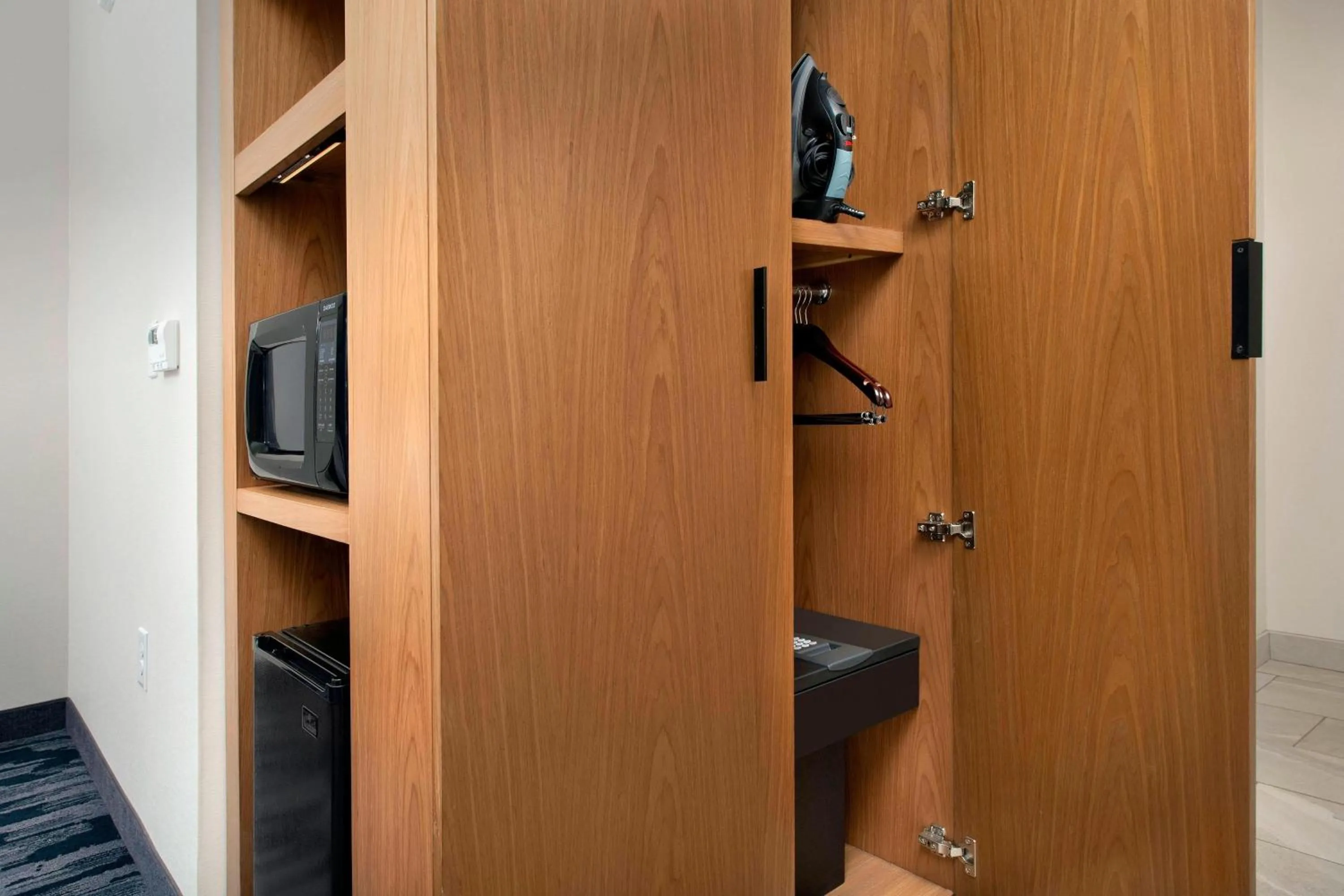 Photo of the whole room in Fairfield Inn & Suites by Marriott New Orleans Metairie