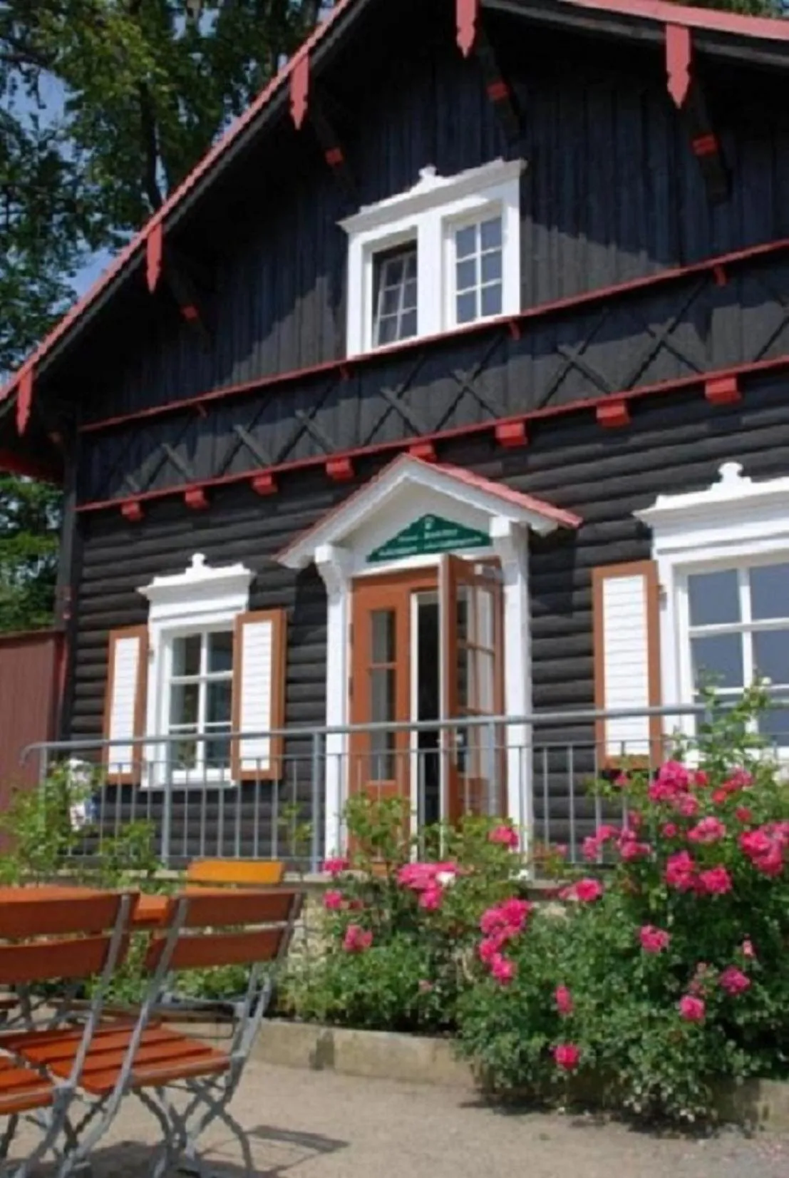 Facade/entrance in Brand-Baude