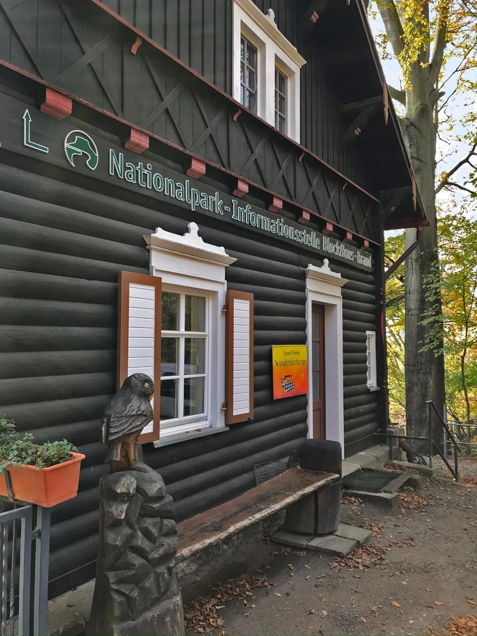 Facade/entrance in Brand-Baude