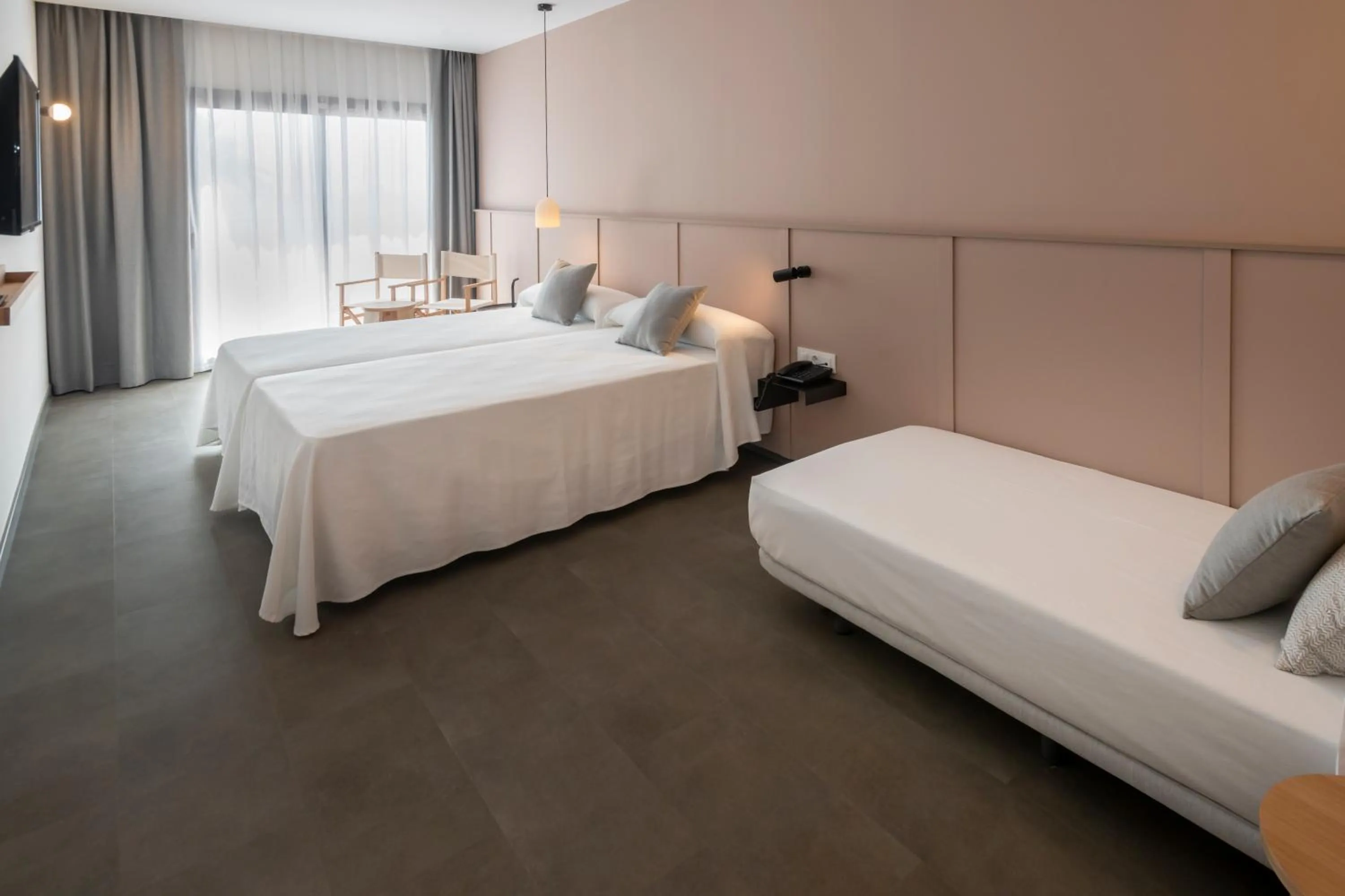 Photo of the whole room, Bed in GHT Miratge - Only Adults 18 and up