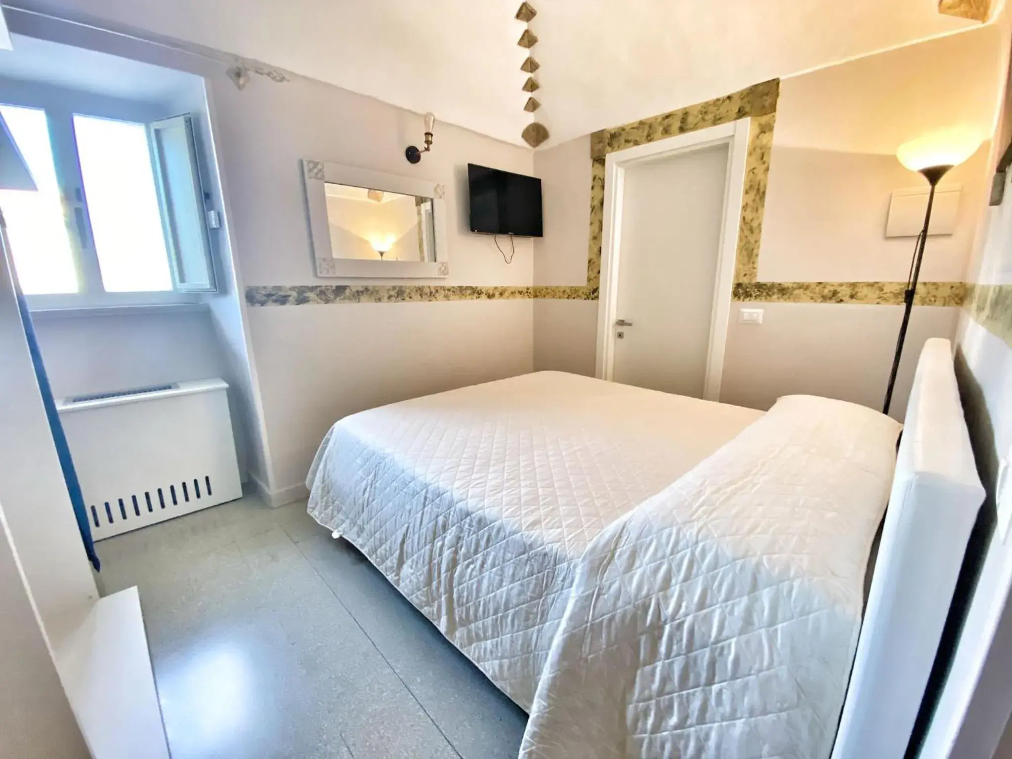 Basic Double Room in Porto Salvo Basic Double Room in Porto Salvo