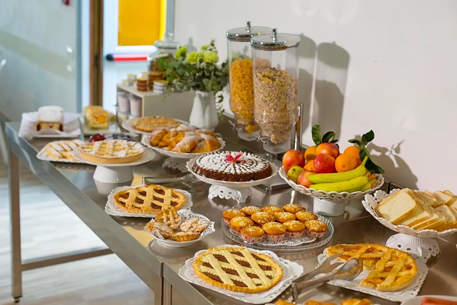 Buffet breakfast in Porto Salvo