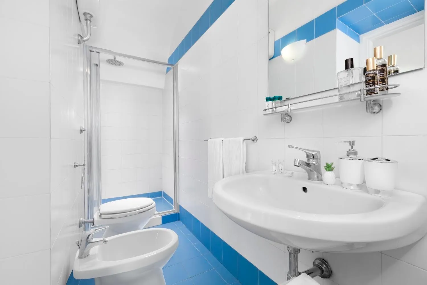 Bathroom in Porto Salvo