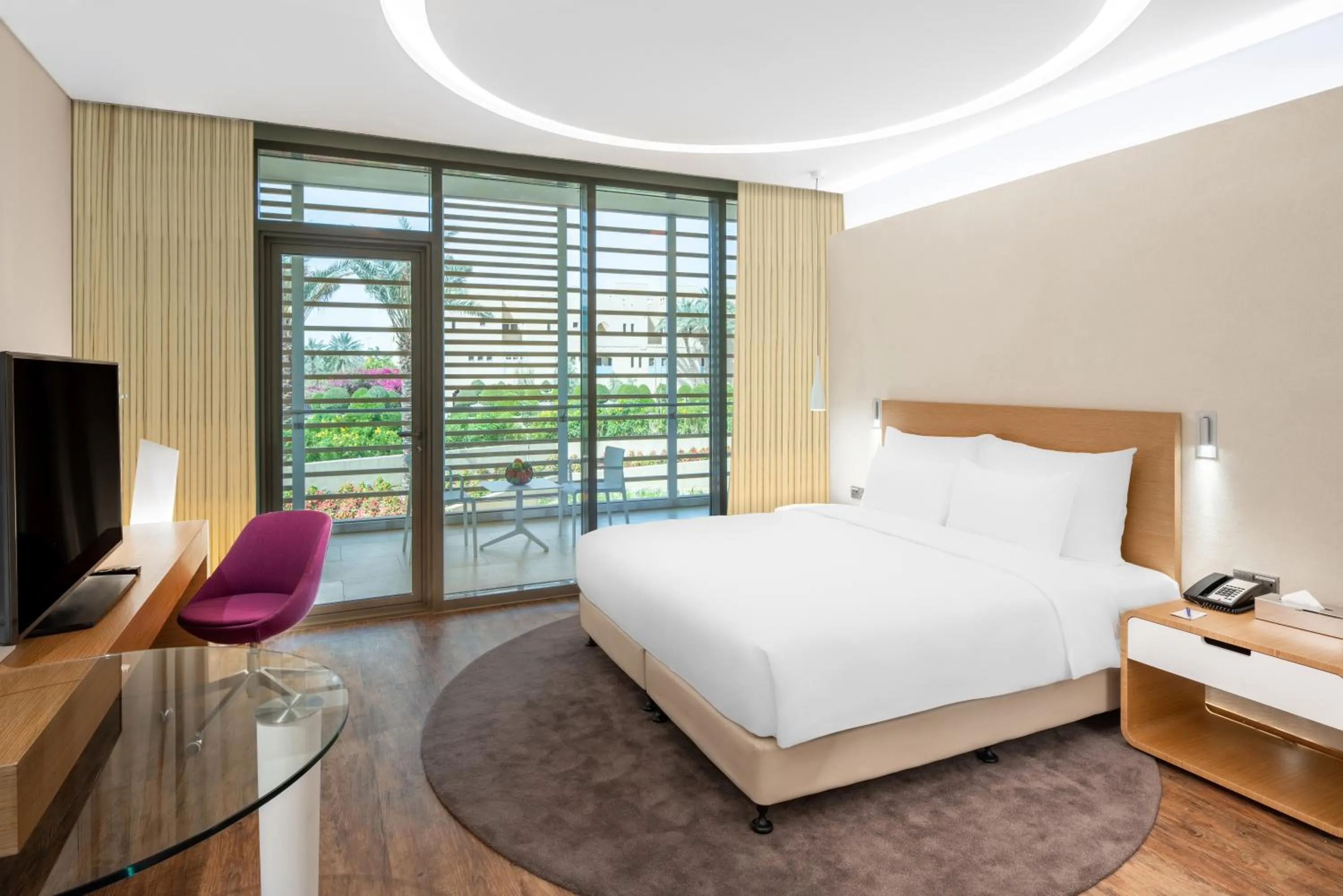 TV and multimedia, Bed in Radisson Blu Hotel & Residence, Riyadh Diplomatic Quarter