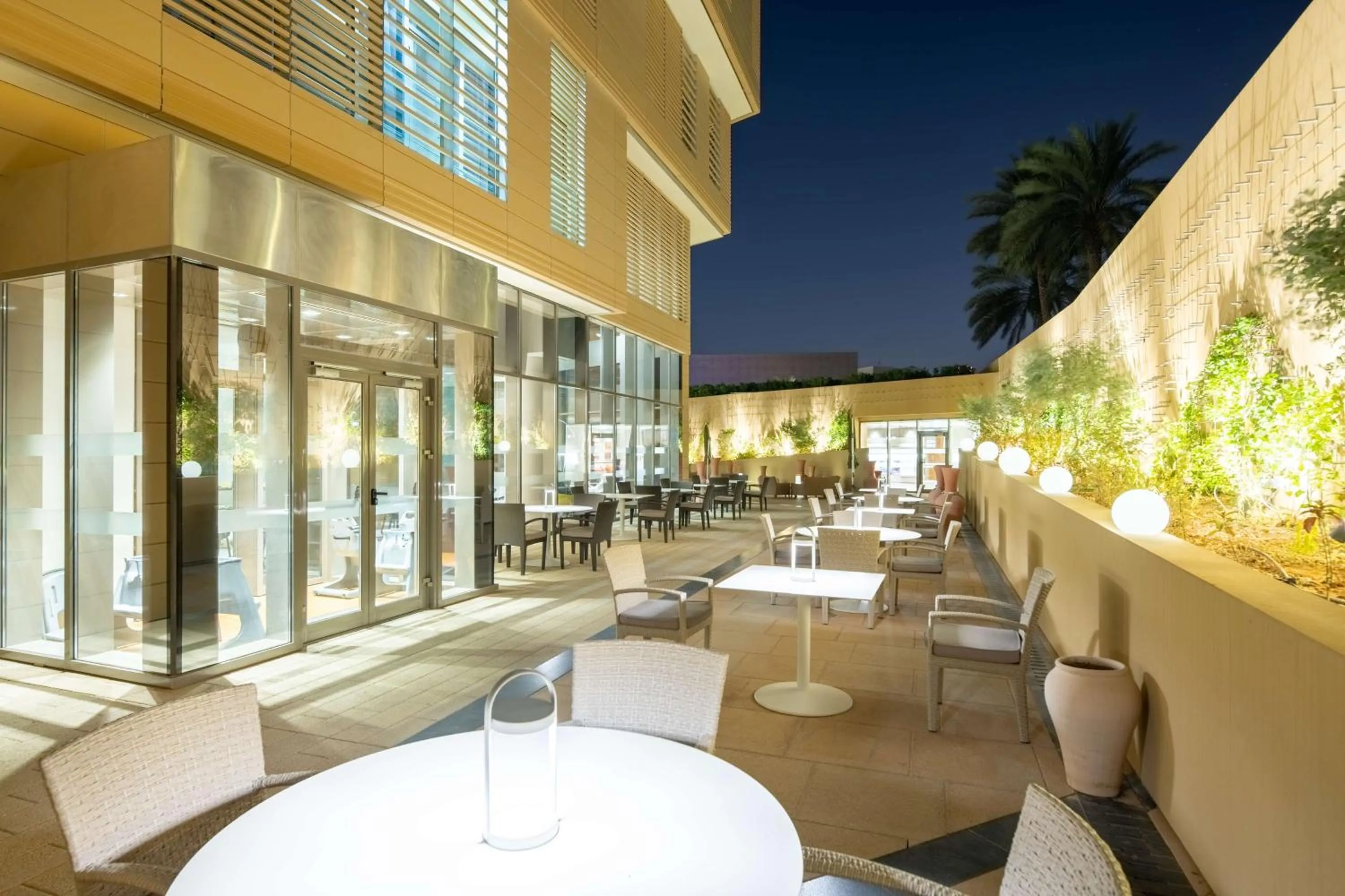 Restaurant/places to eat in Radisson Blu Hotel & Residence, Riyadh Diplomatic Quarter