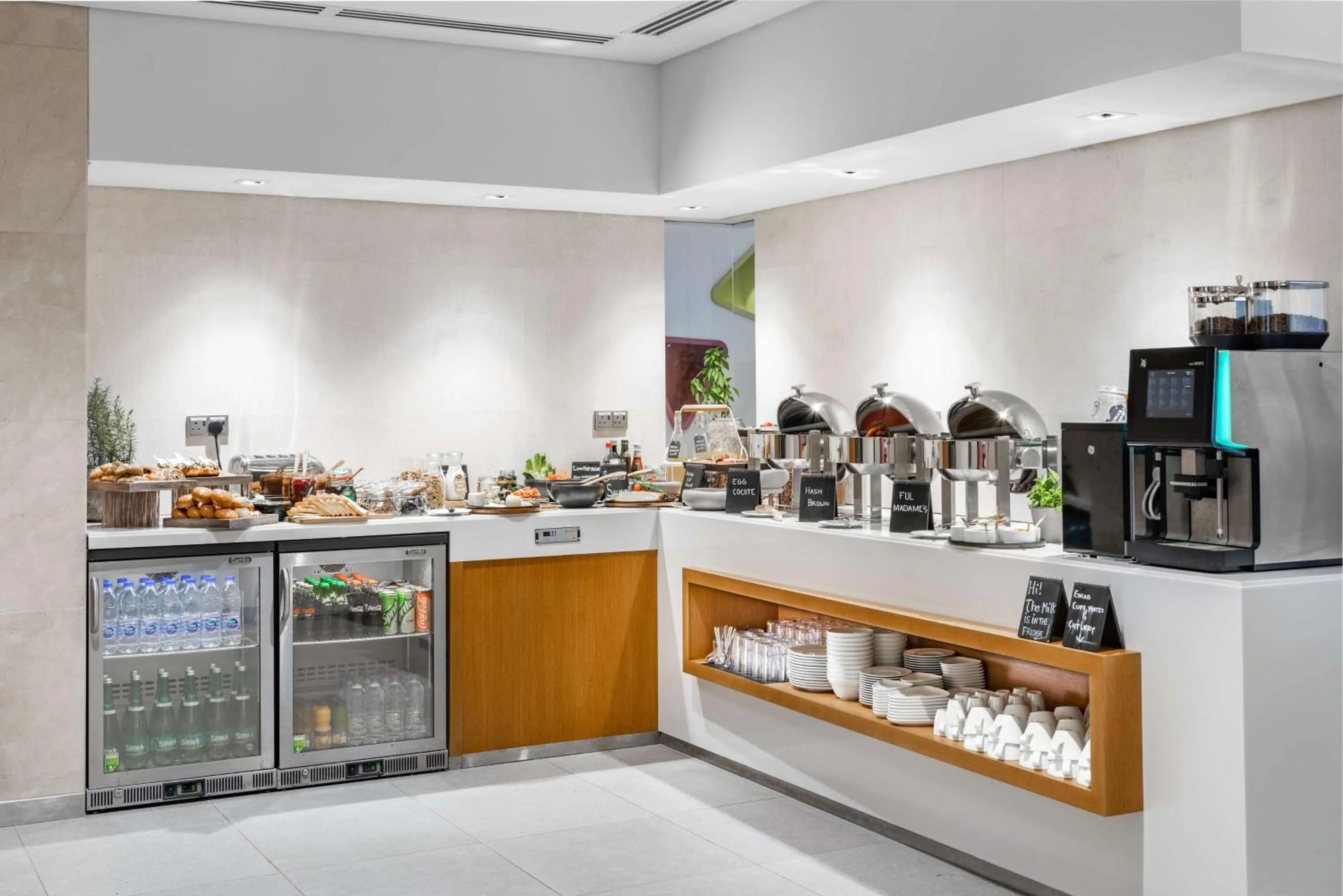 Lounge or bar in Radisson Blu Hotel & Residence, Riyadh Diplomatic Quarter