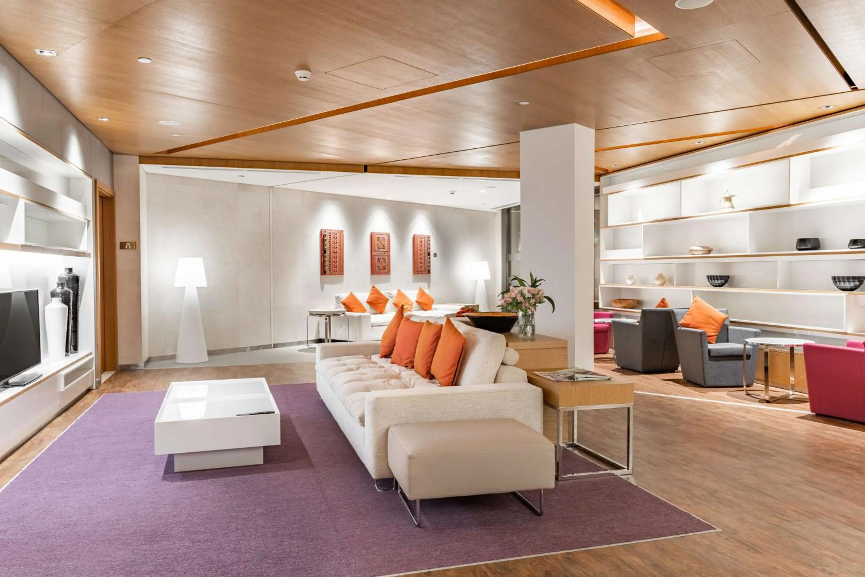 Lounge or bar in Radisson Blu Hotel & Residence, Riyadh Diplomatic Quarter