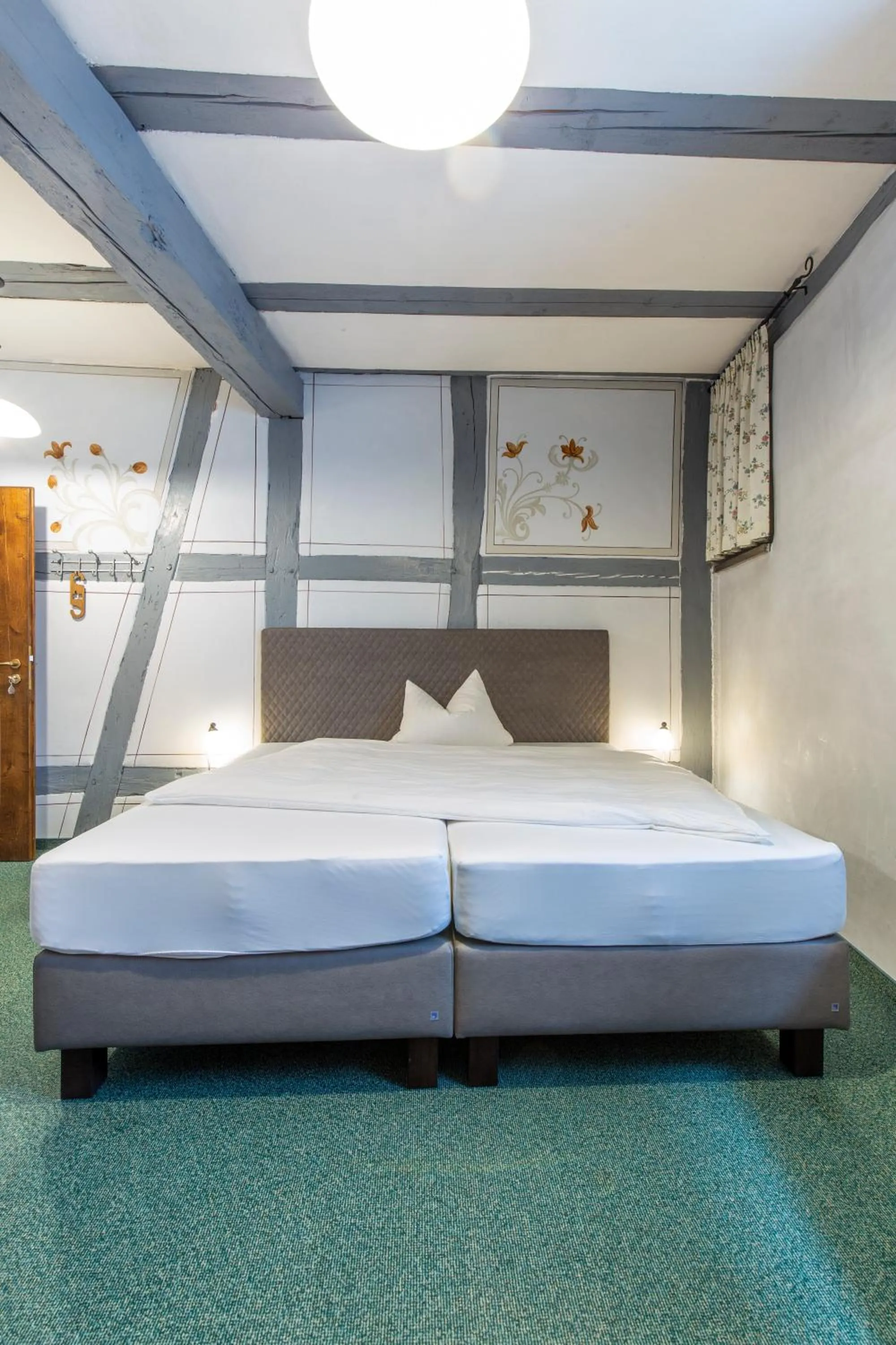 Bed in Hotel Meisnerhof