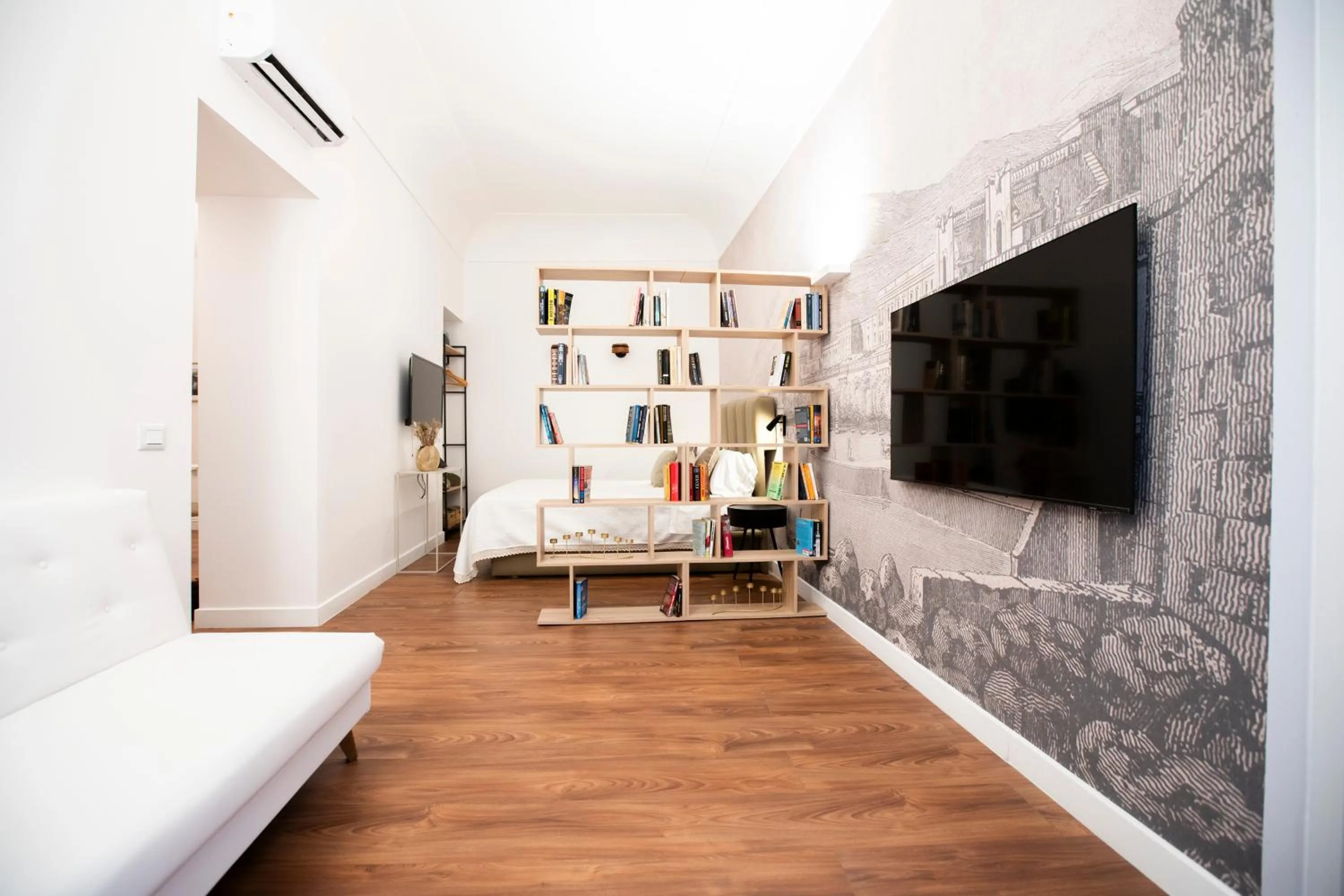 Communal lounge/ TV room in Palazzo del Poeta - Dimora Contemporanea