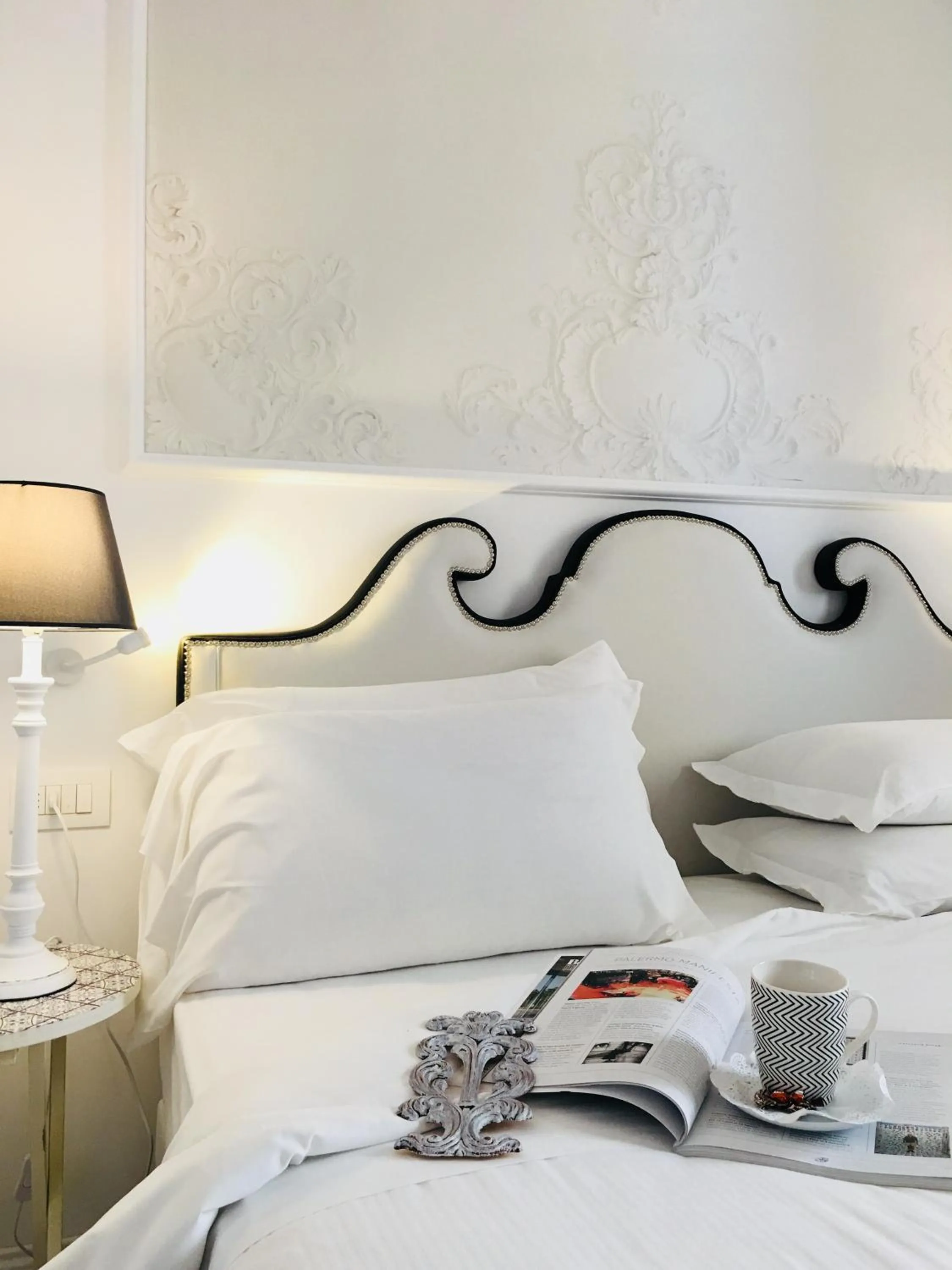 Decorative detail, Bed in Palazzo del Poeta - Dimora Contemporanea