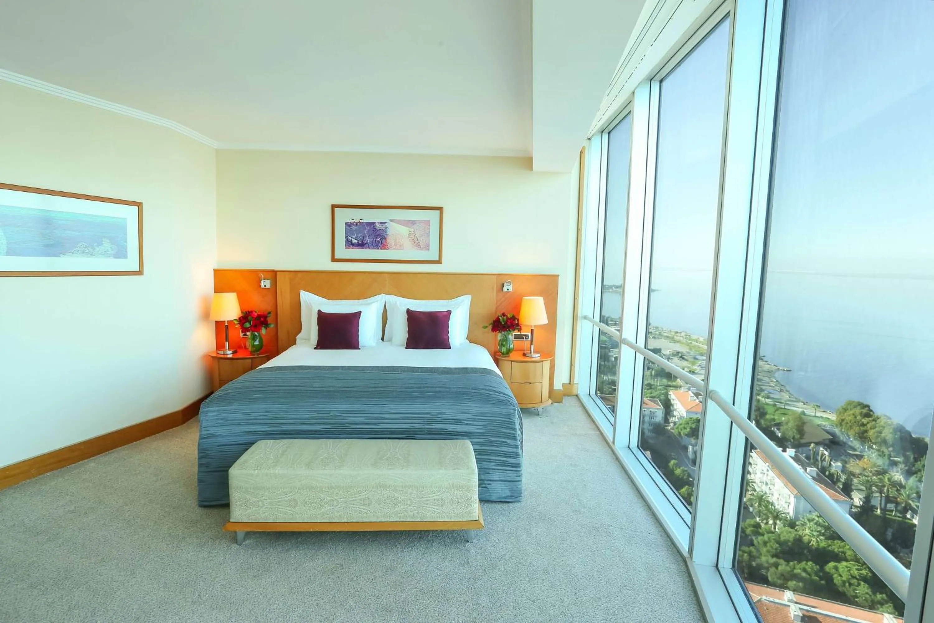 Photo of the whole room, Bed in Wyndham Grand Izmir Ozdilek Thermal & Spa