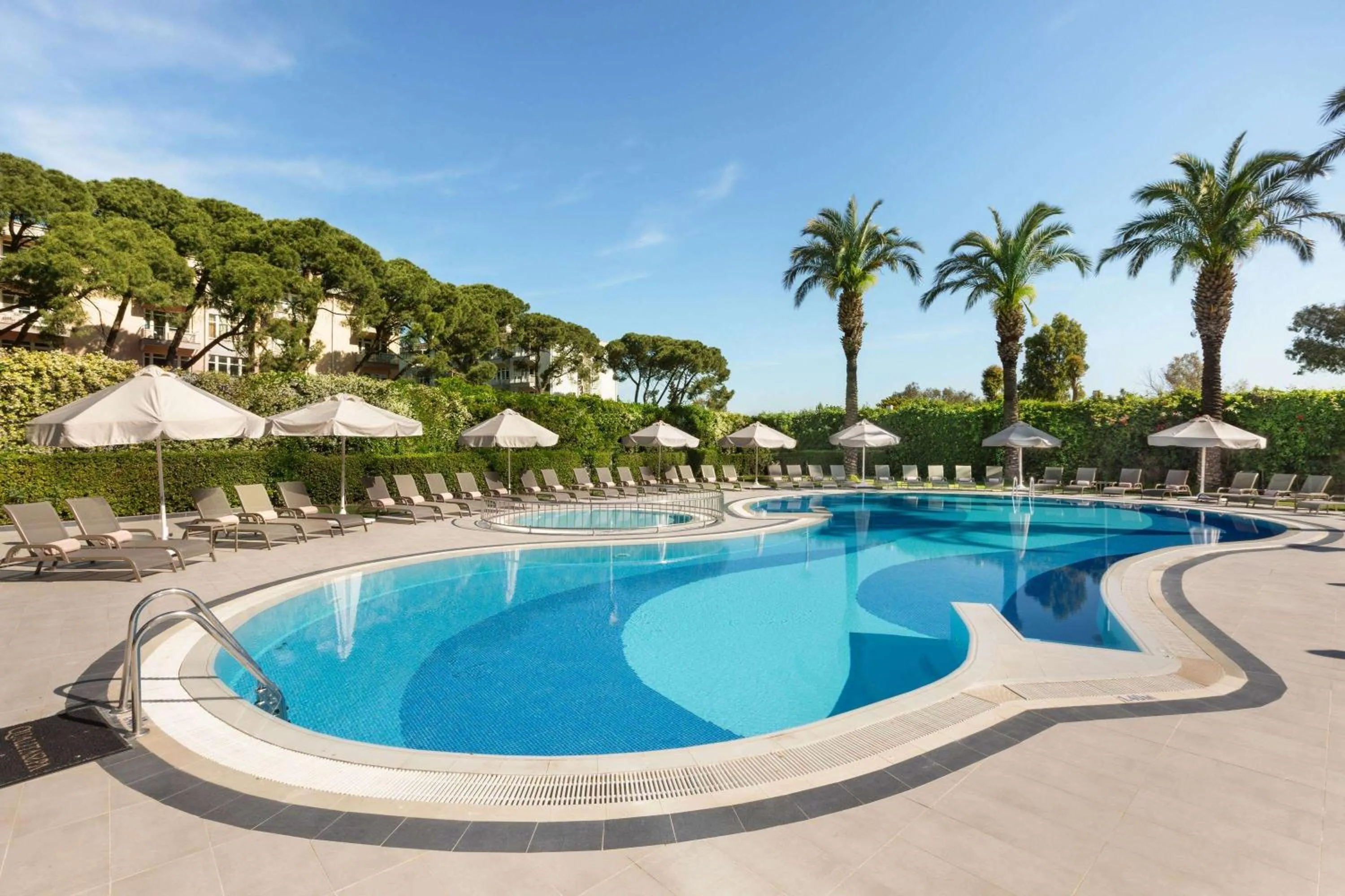 Pool view in Wyndham Grand Izmir Ozdilek Thermal & Spa