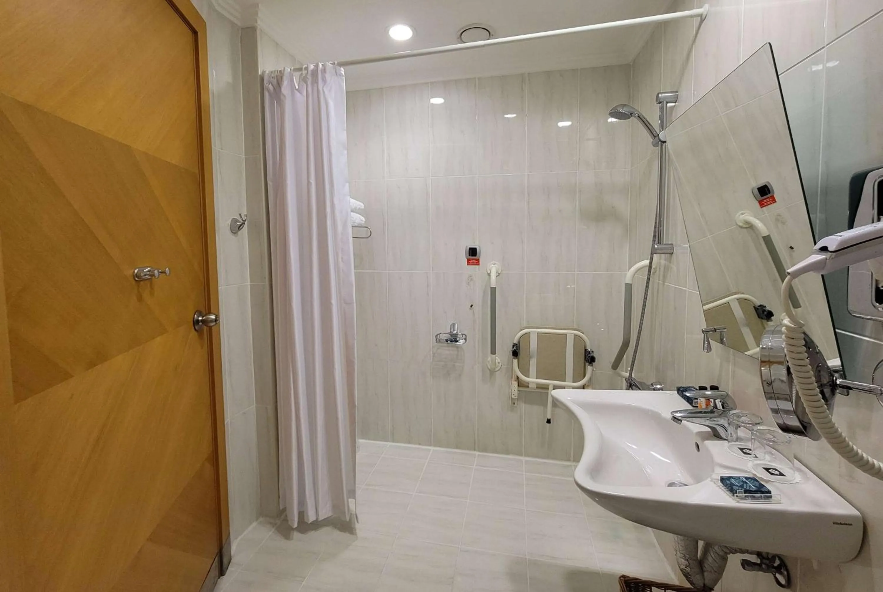 Bathroom in Wyndham Grand Izmir Ozdilek Thermal & Spa