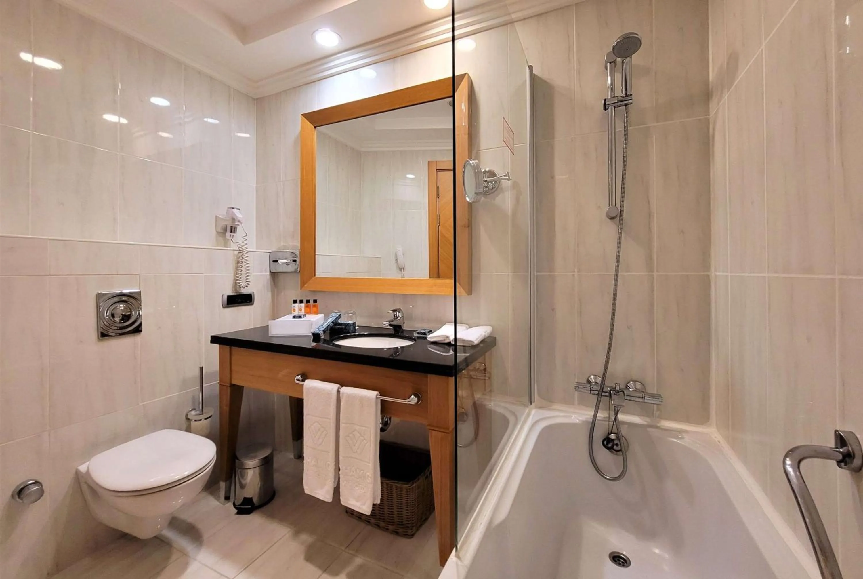 Bathroom in Wyndham Grand Izmir Ozdilek Thermal & Spa