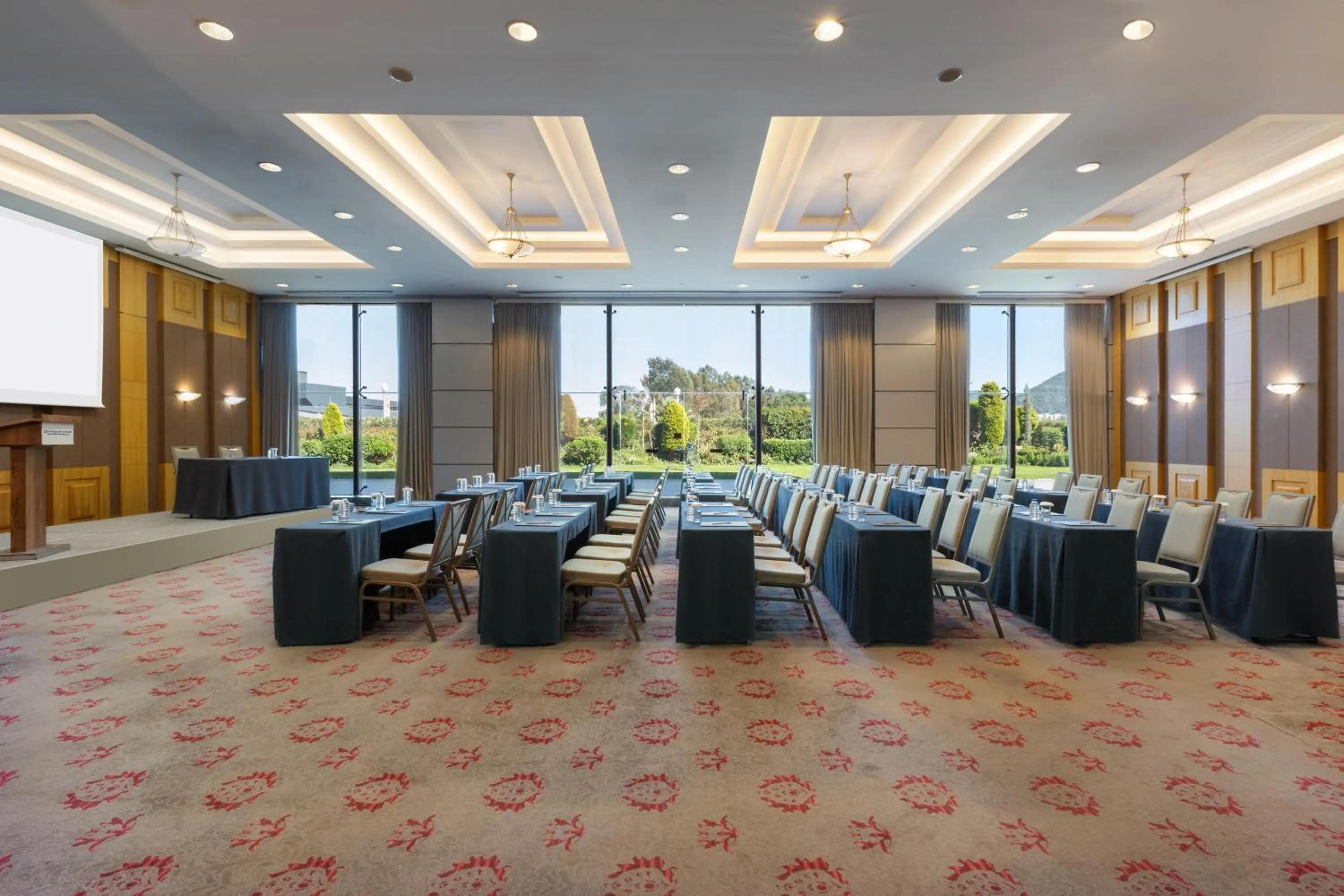 Meeting/conference room in Wyndham Grand Izmir Ozdilek Thermal & Spa