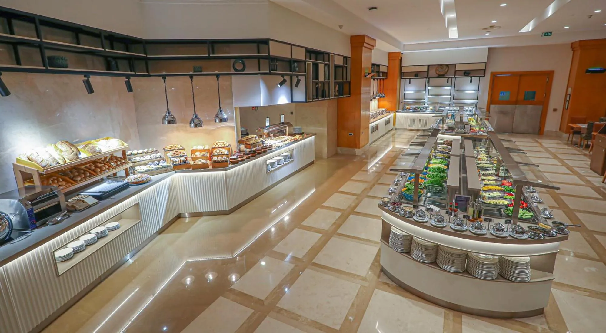 Restaurant/places to eat in Wyndham Grand Izmir Ozdilek Thermal & Spa