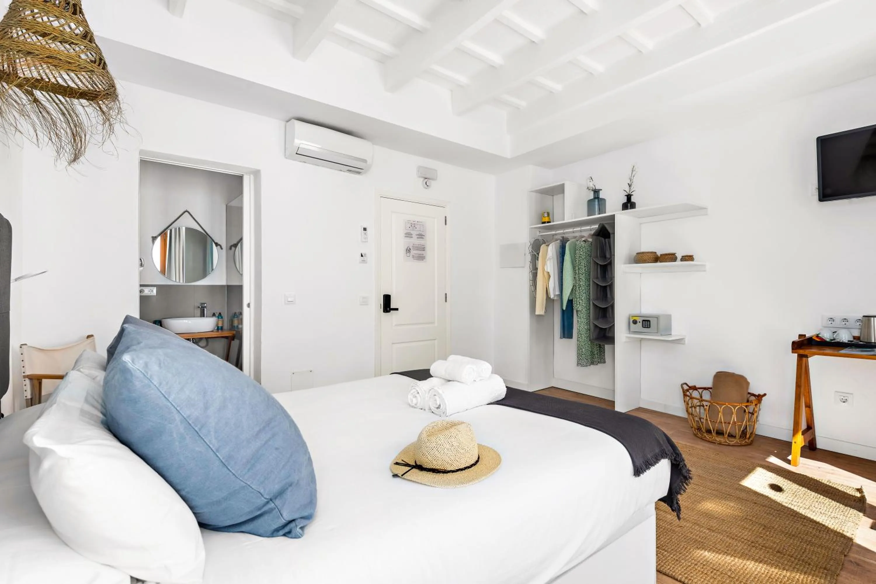 Photo of the whole room in Hotel Boutique Ses 5 Claus