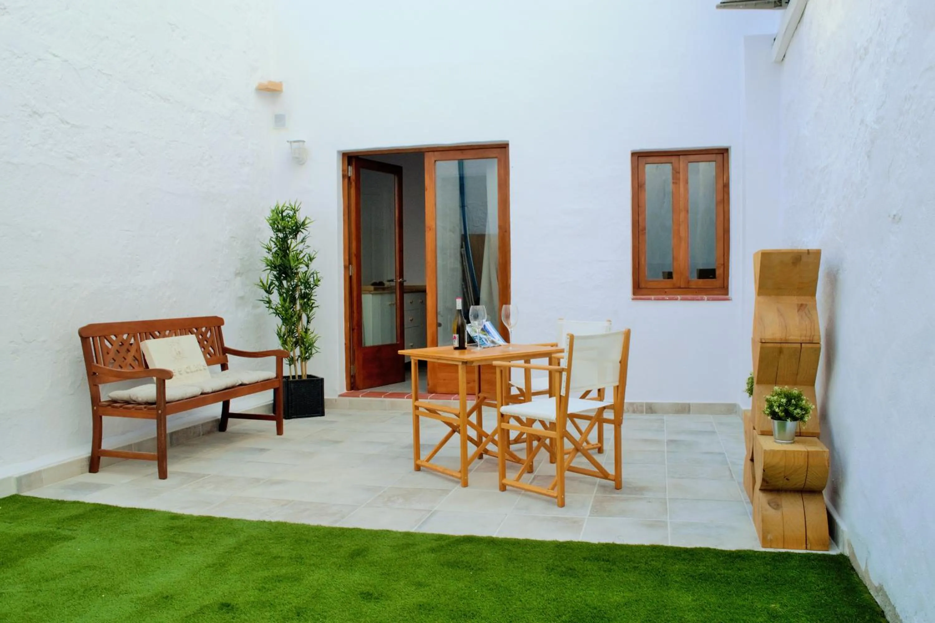 Patio in Hotel Boutique Ses 5 Claus