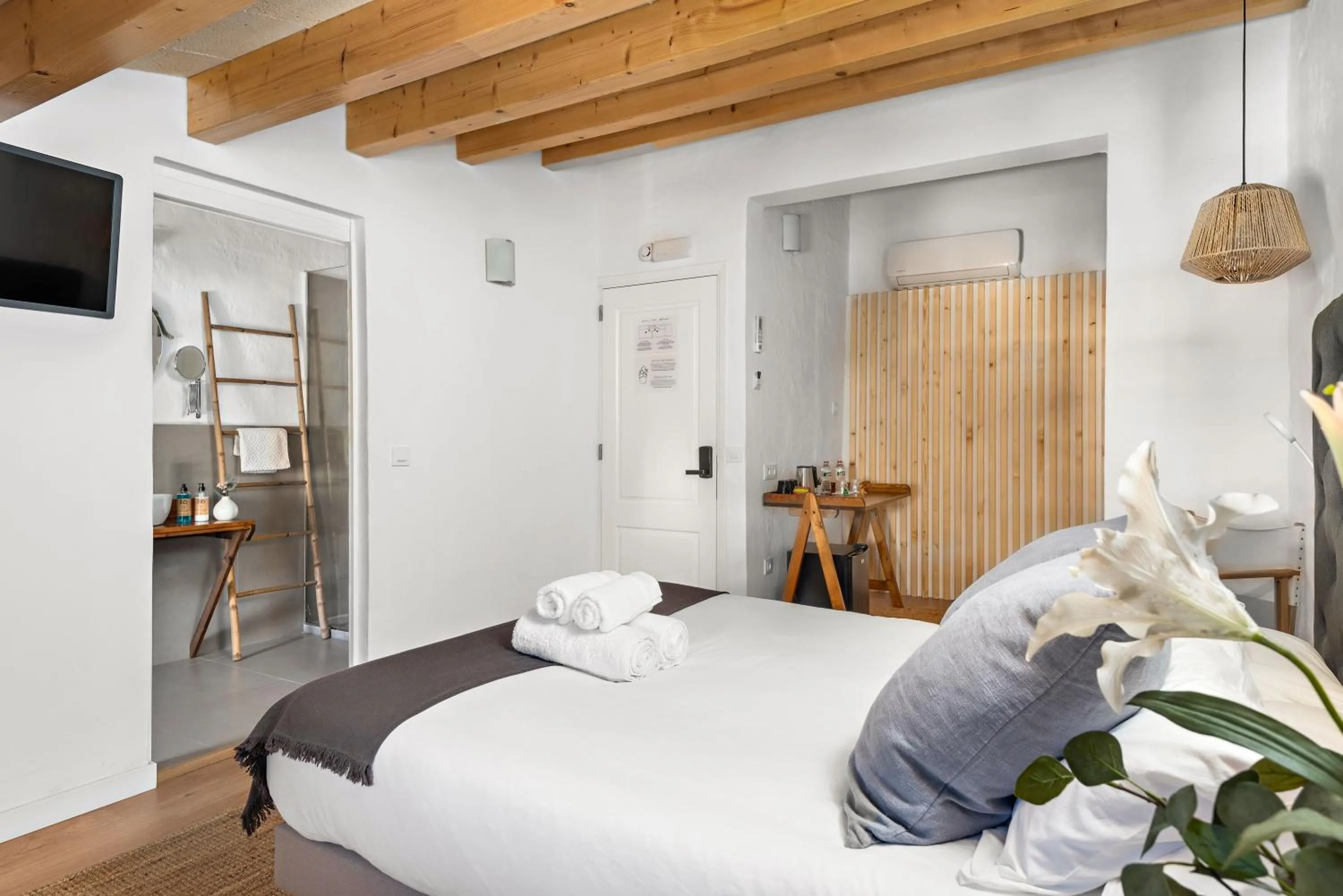 Photo of the whole room in Hotel Boutique Ses 5 Claus