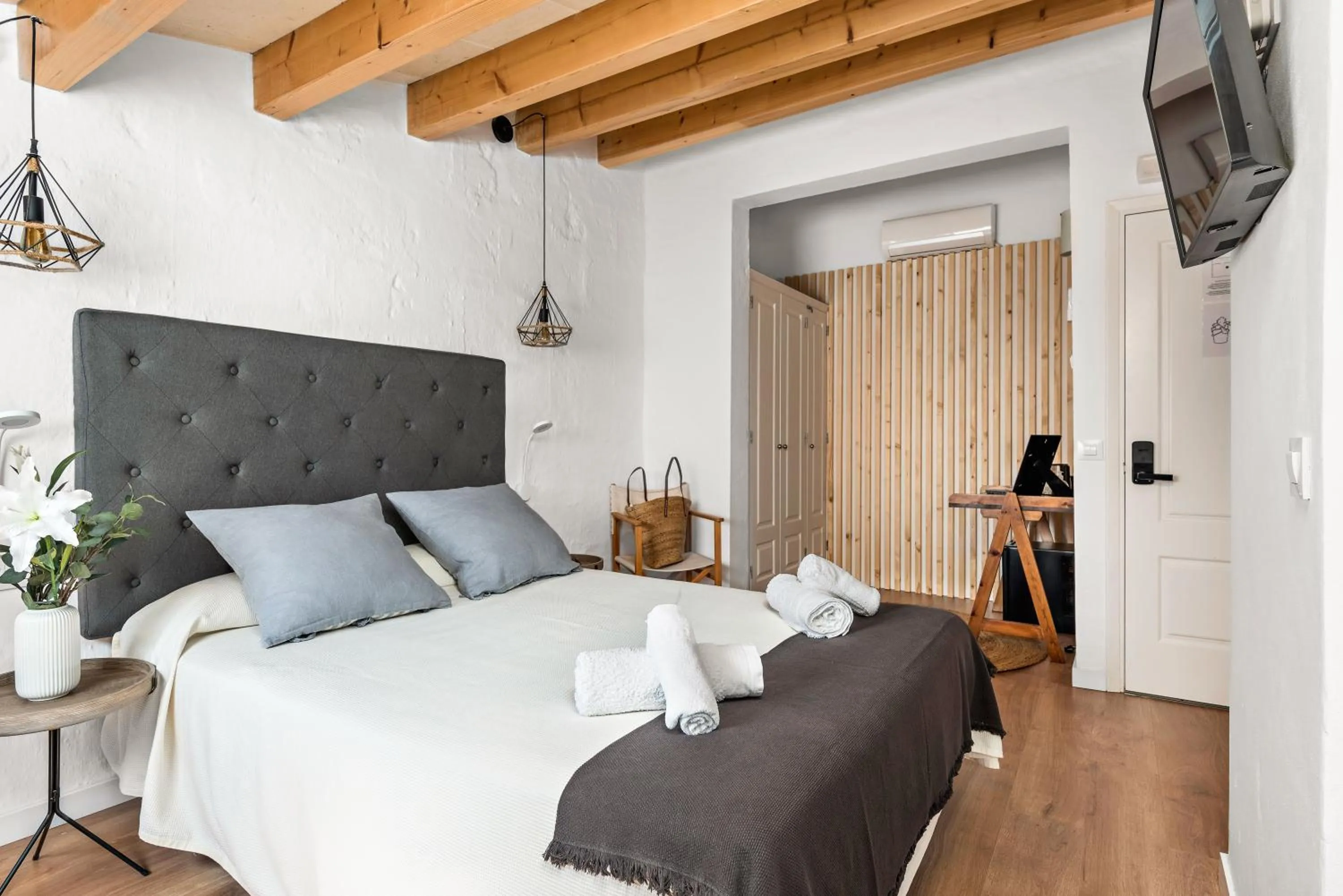 Photo of the whole room in Hotel Boutique Ses 5 Claus