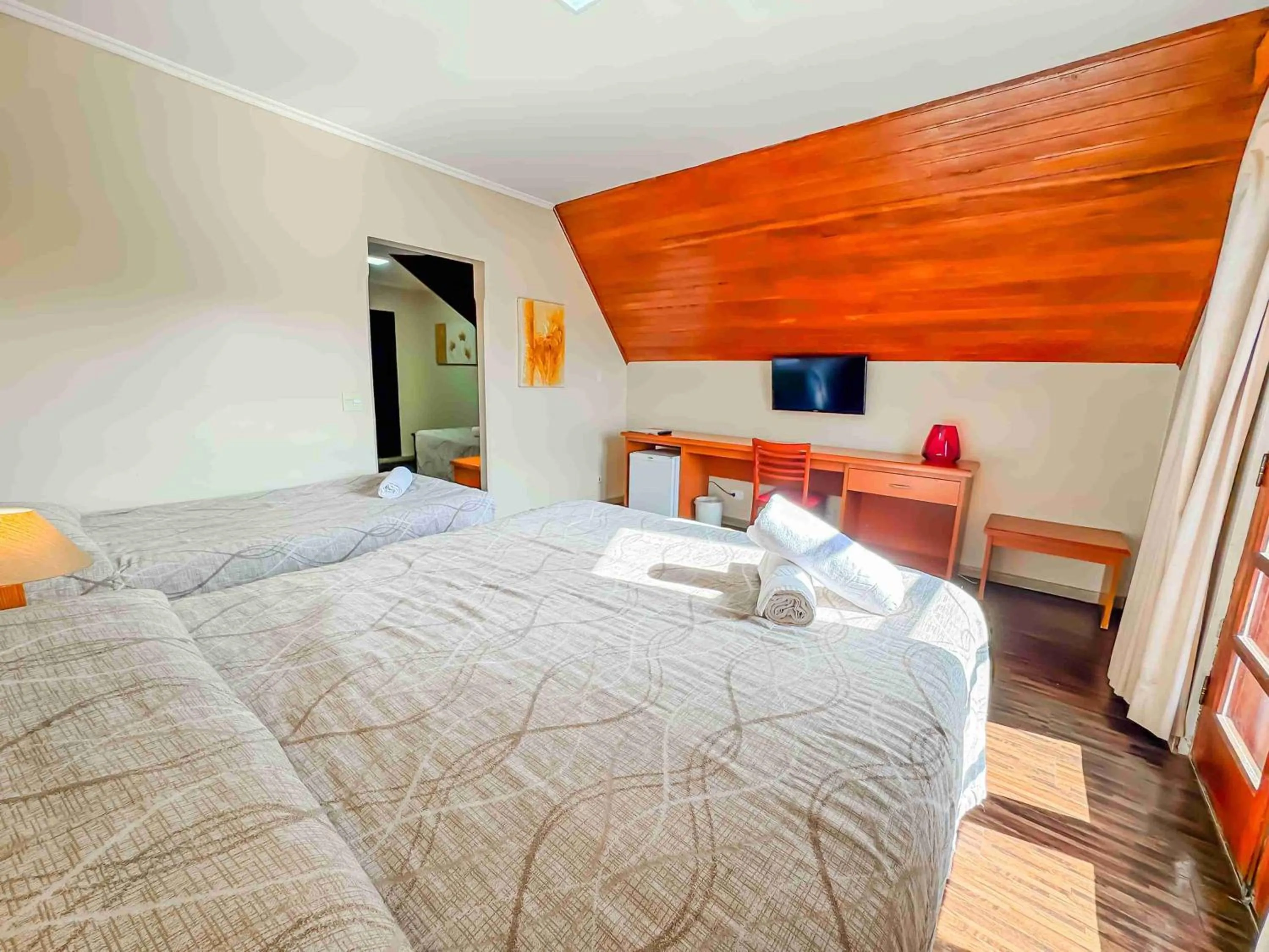 Bedroom, Bed in Hotel Nacional Inn Campos do Jordão