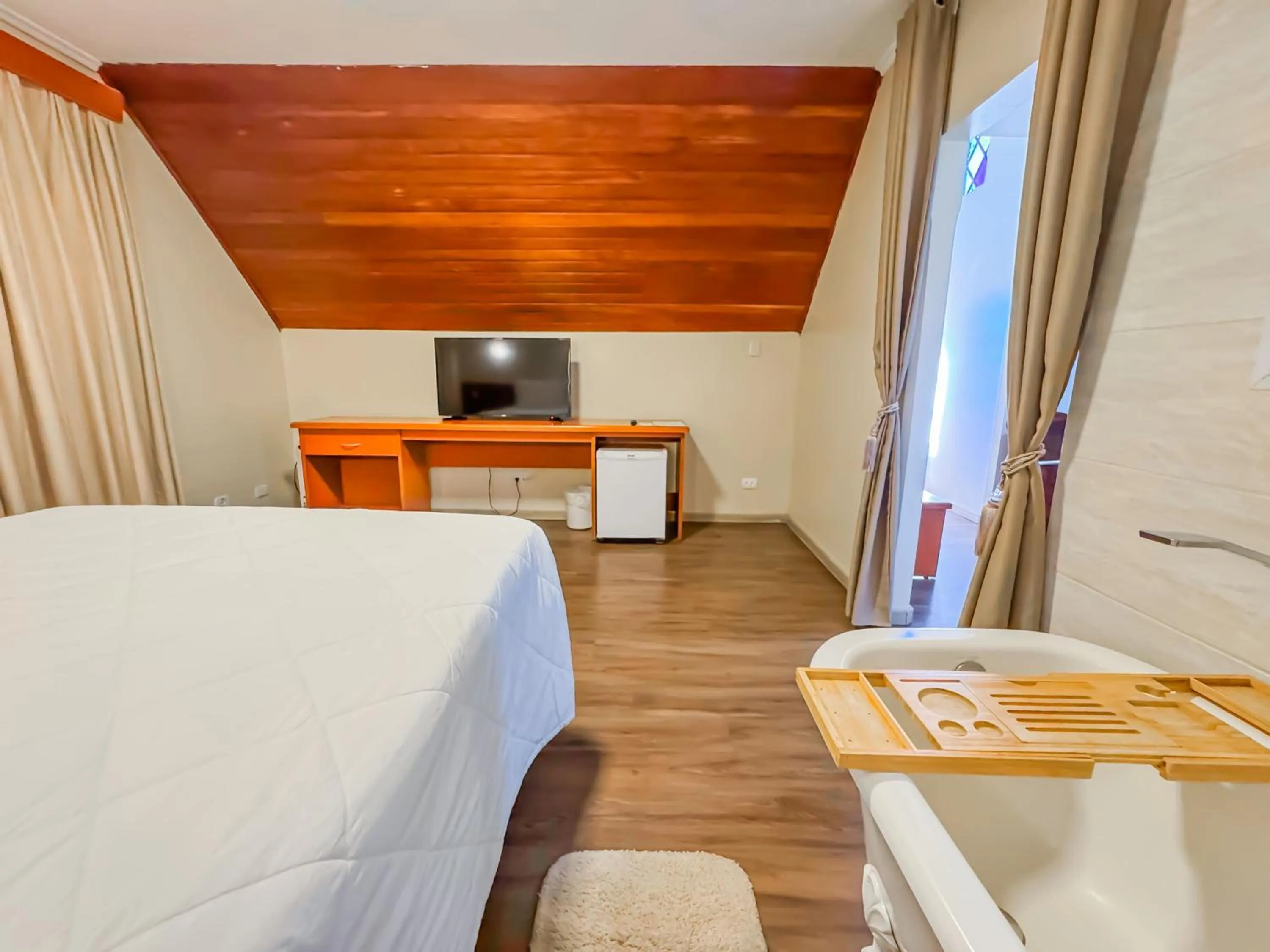 Bedroom, Bed in Hotel Nacional Inn Campos do Jordão